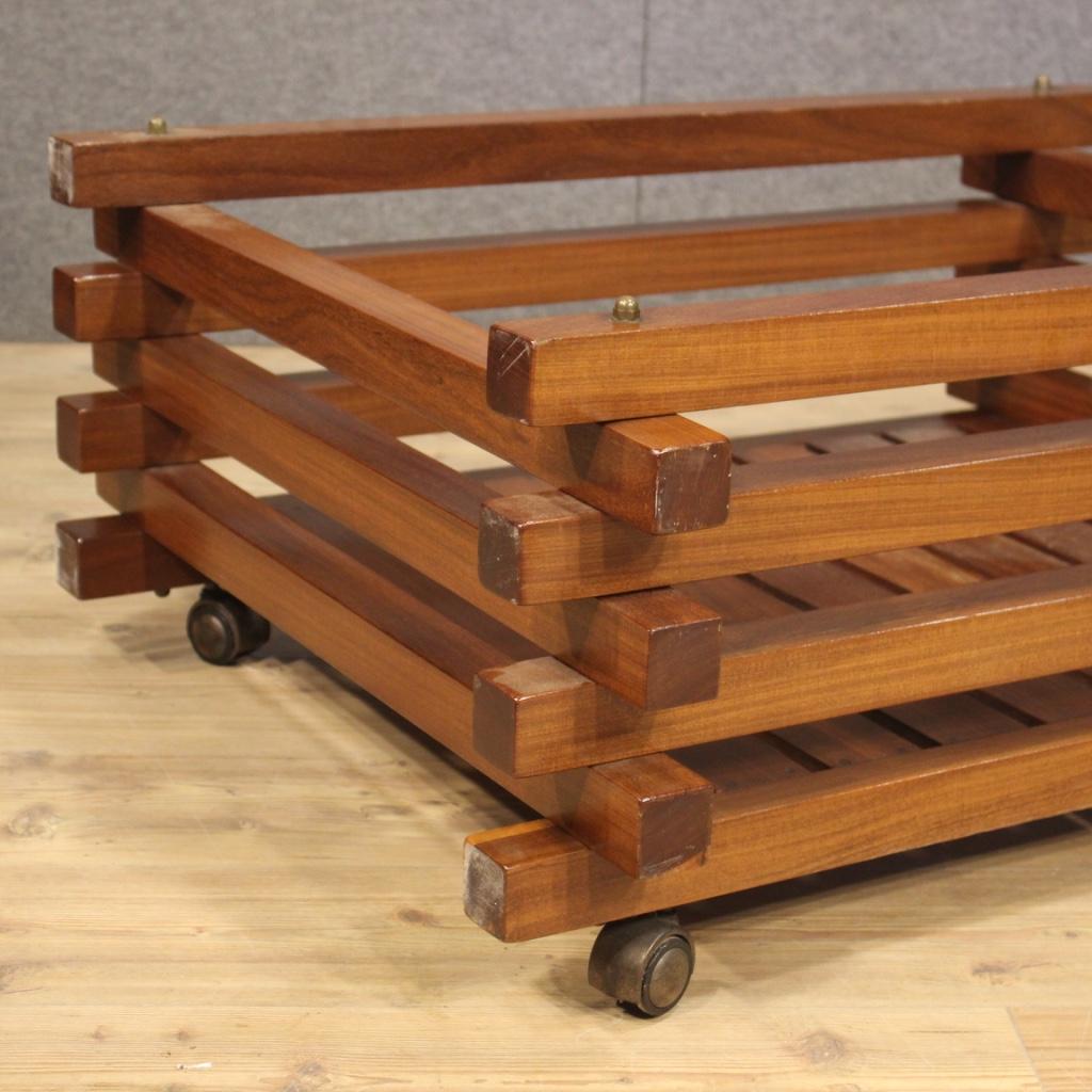 Jardinera de diseño italiano en madera de caoba del siglo XX, 1970 en venta 1
