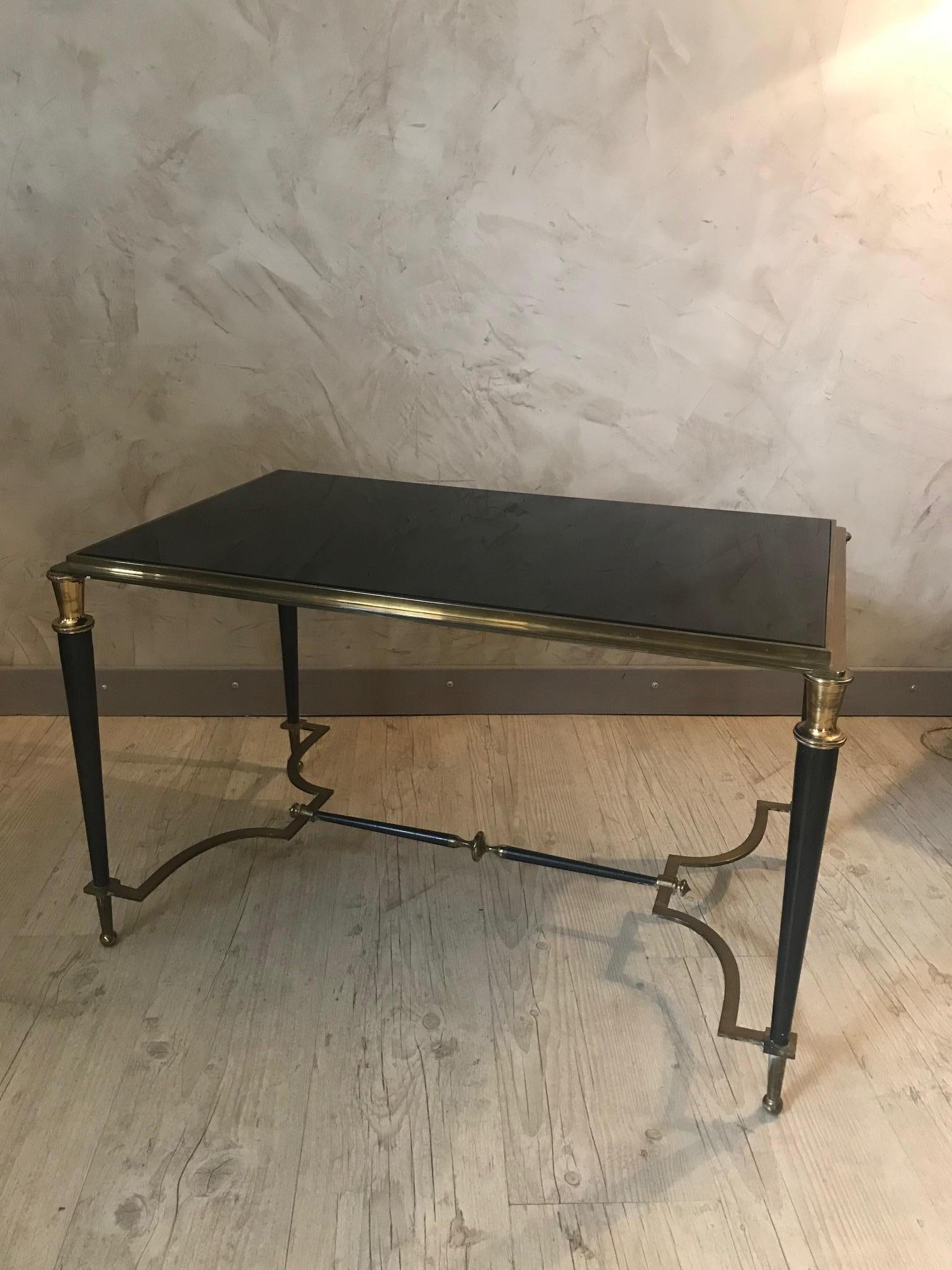 Beautiful 20th century French Maison Baguès gilded brass and black glass coffee table from the 1950s.
Exceptional quality and rare shape of the base.
Good condition.
