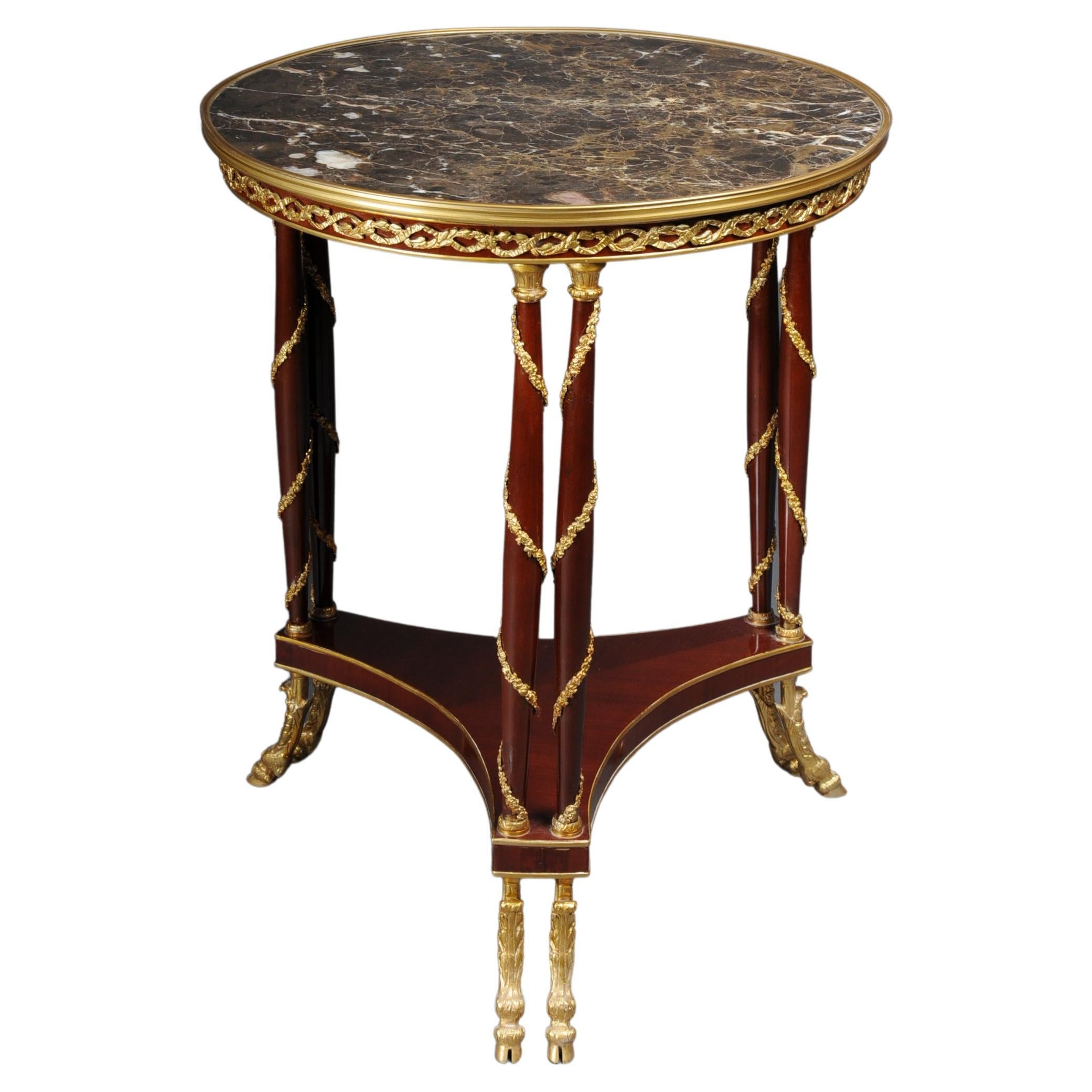 Majestueuse table de salon/guéridon Empire du 20ème siècle en bois de hêtre et marbre