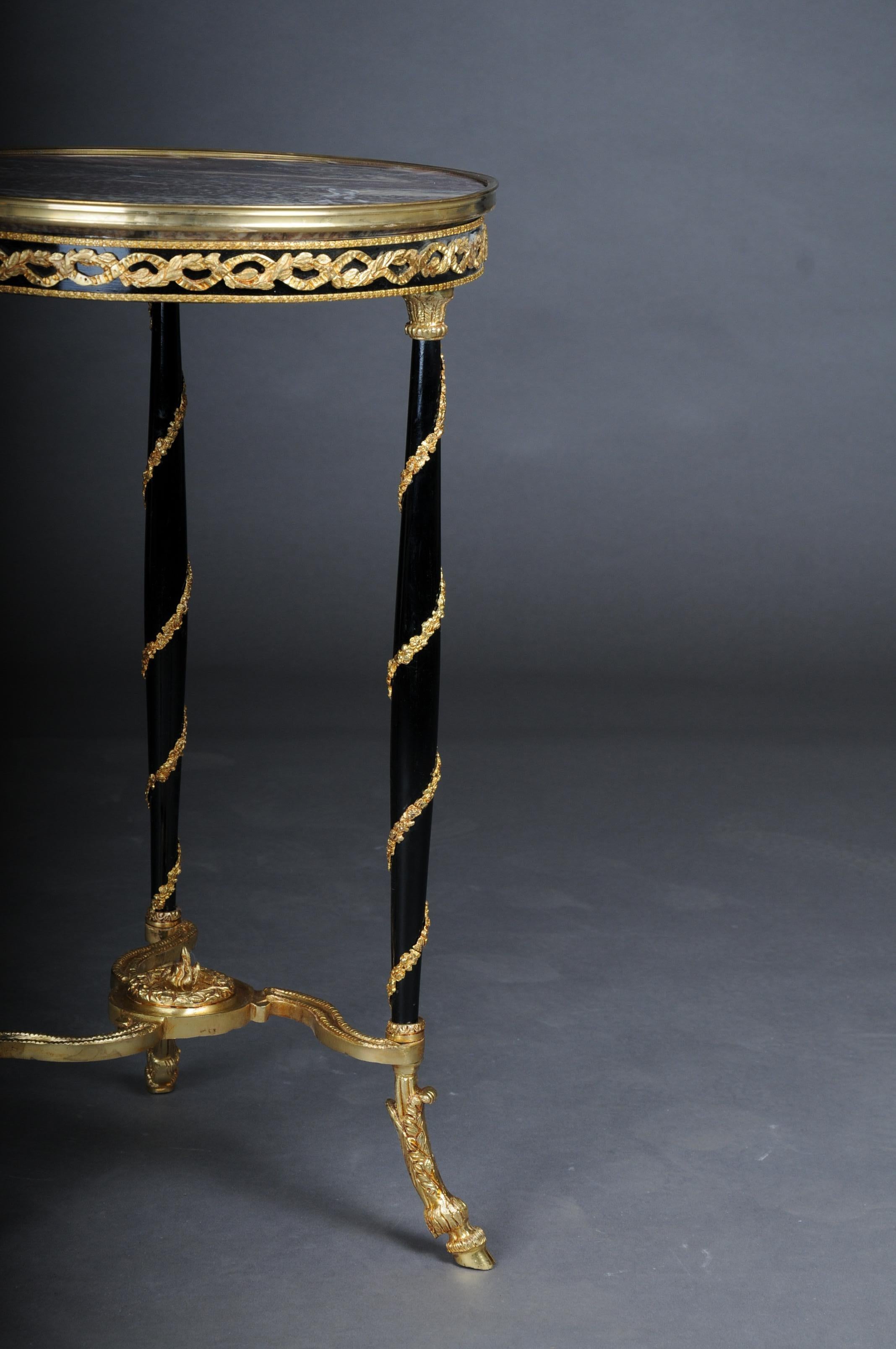 Majestueuse table d'appoint Empire du 20ème siècle en bois de hêtre, marbre, ronde, noire 1