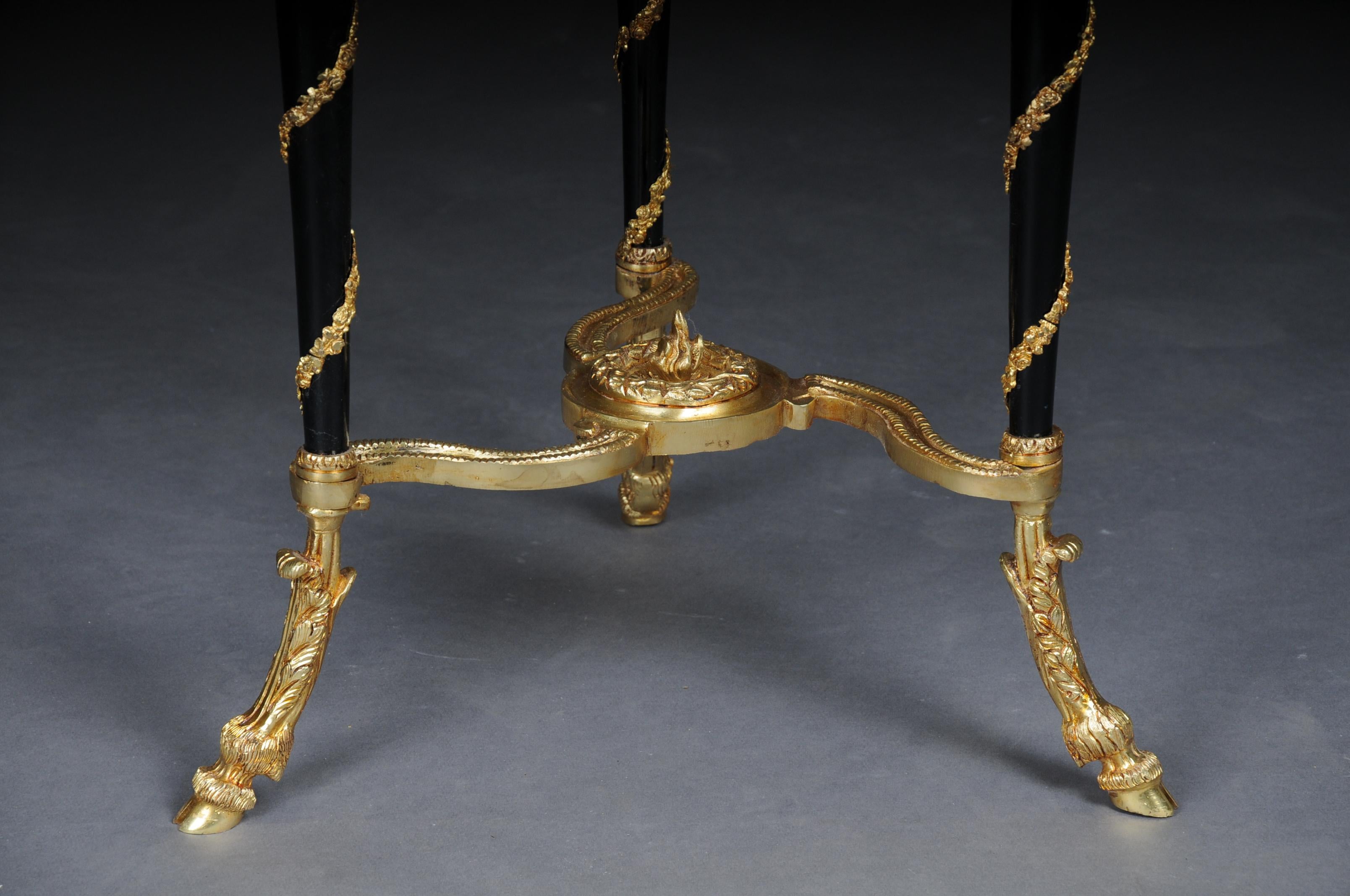 Majestueuse table d'appoint Empire du 20ème siècle en bois de hêtre, marbre, ronde, noire 2