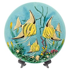 Plato decorativo de mayólica del siglo XX con motivos de peces, de Ludwig Klopfe, Alemania