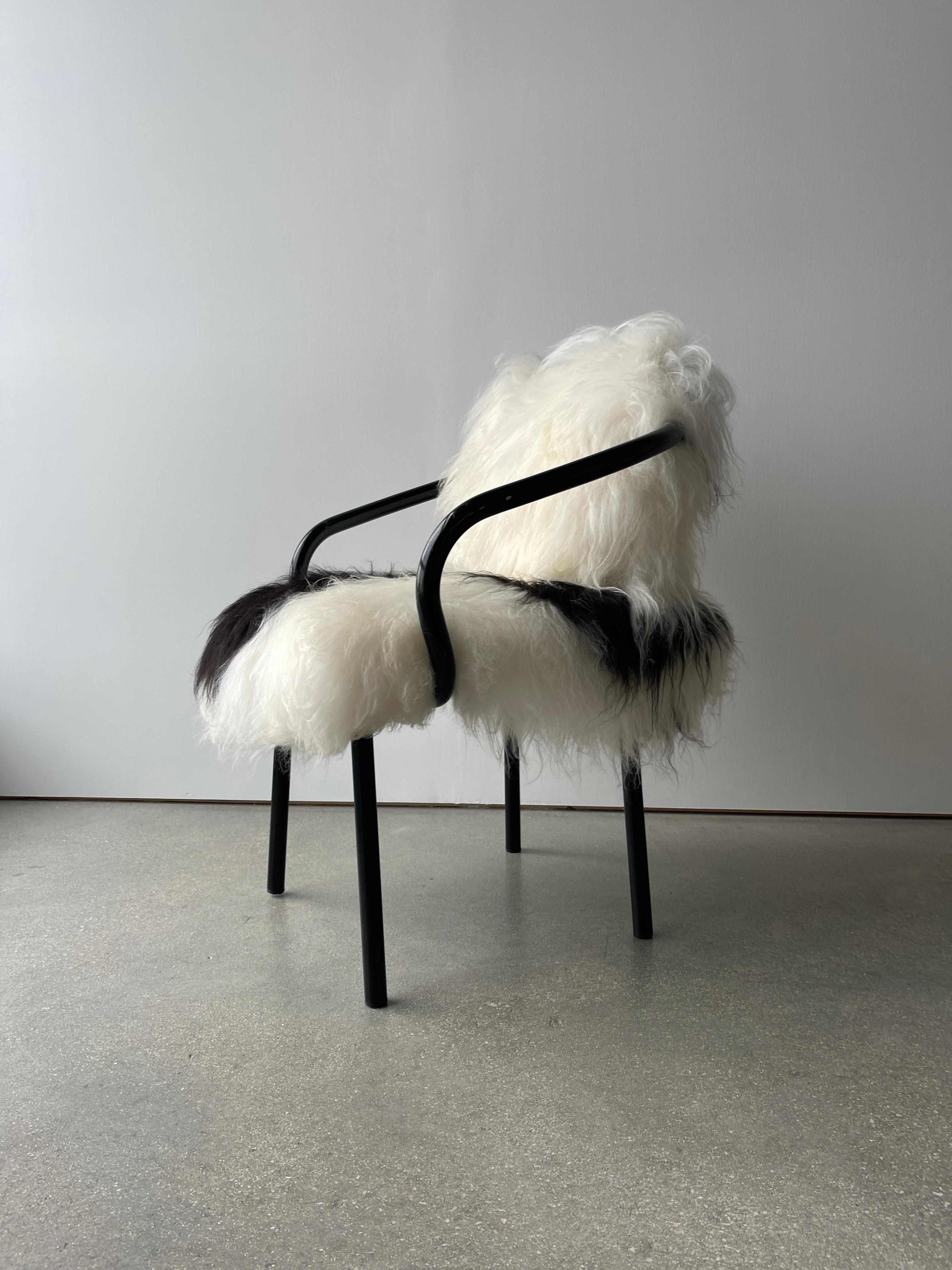 Mandarin armchair designed in 1986 by Ettore Sottsass for Knoll. Reimagined in Icelandic sheepskin with curvaceous tubular arms and frame finished in a glossy black and matte black legs. In good vintage condition. 

Measures: 26