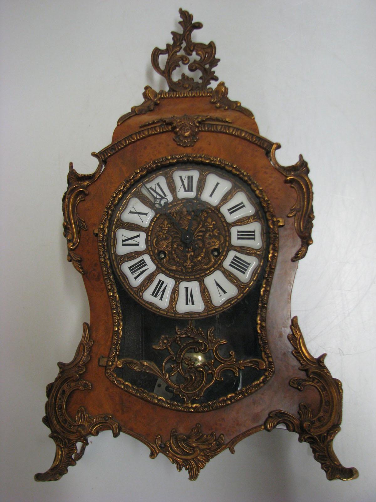 Mantel clock type Boulle, replica
Over a half-meter high mantel clock type Boulle
- a decorative replica, decorated with Walnut burl and metal fittings.
 
Grateful visually and fully usable.
German mechanism 
