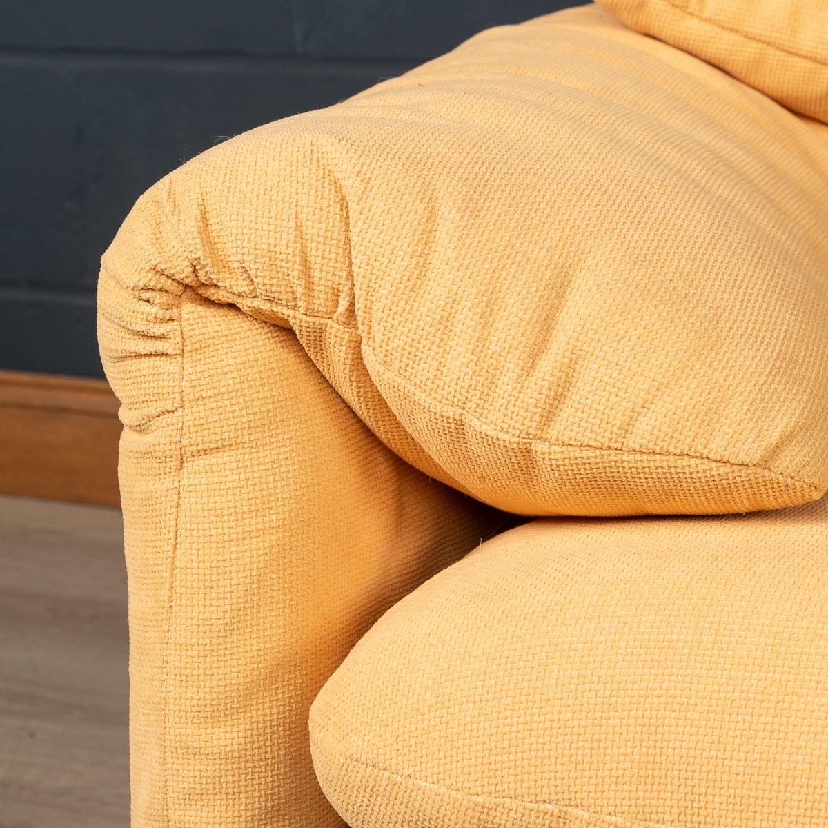 20th Century Maralunga Sofa in Original Vintage Fabric by Vico Magistretti 6