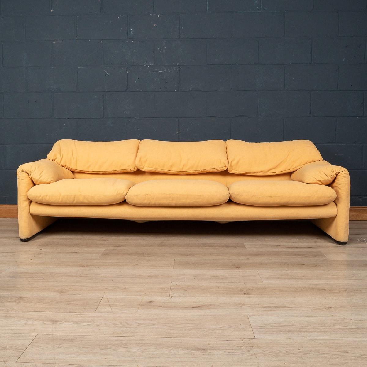 A large 3-seater “675 Maralunga” sofa in original vintage fabric. The Maralunga sofa was designed by Vico Magistretti in the early 1970s for Cassina. Cosy and adaptable, the ever cool sofa was an instant classic.

Condition
In Great Condition -