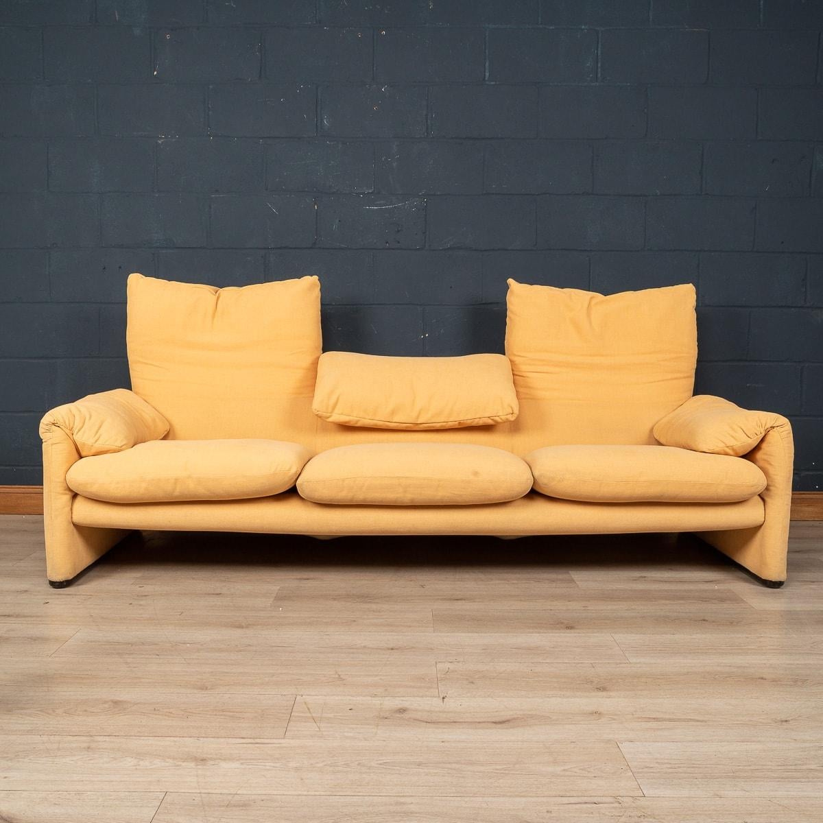 Italian 20th Century Maralunga Sofa in Original Vintage Fabric by Vico Magistretti