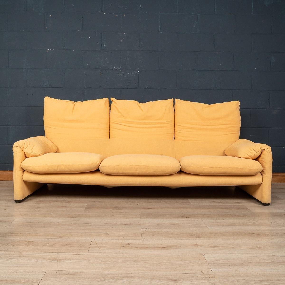 20th Century Maralunga Sofa in Original Vintage Fabric by Vico Magistretti In Good Condition In Royal Tunbridge Wells, Kent