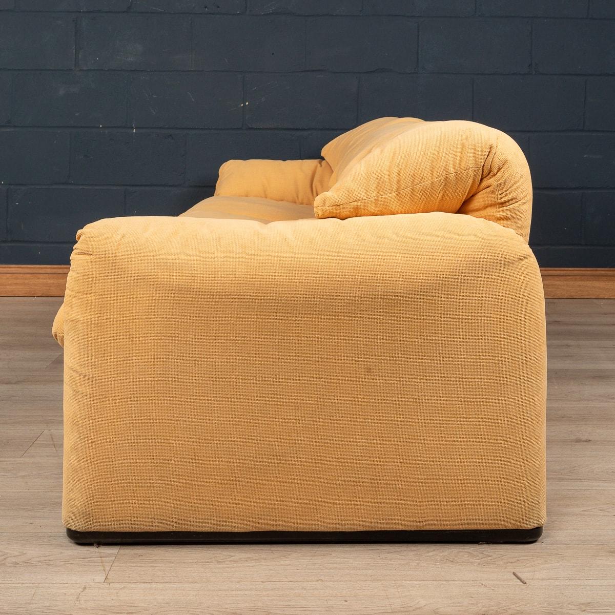 20th Century Maralunga Sofa in Original Vintage Fabric by Vico Magistretti 1