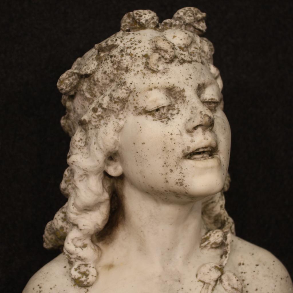 Great marble statue from the early 20th century. Liberty sculpture depicting a splendid girl adorned with garlands of flowers. Work signed Ramazzotti on the back, referable to the Italian artist Serafino Ramazzotti (1846-1920), lacking