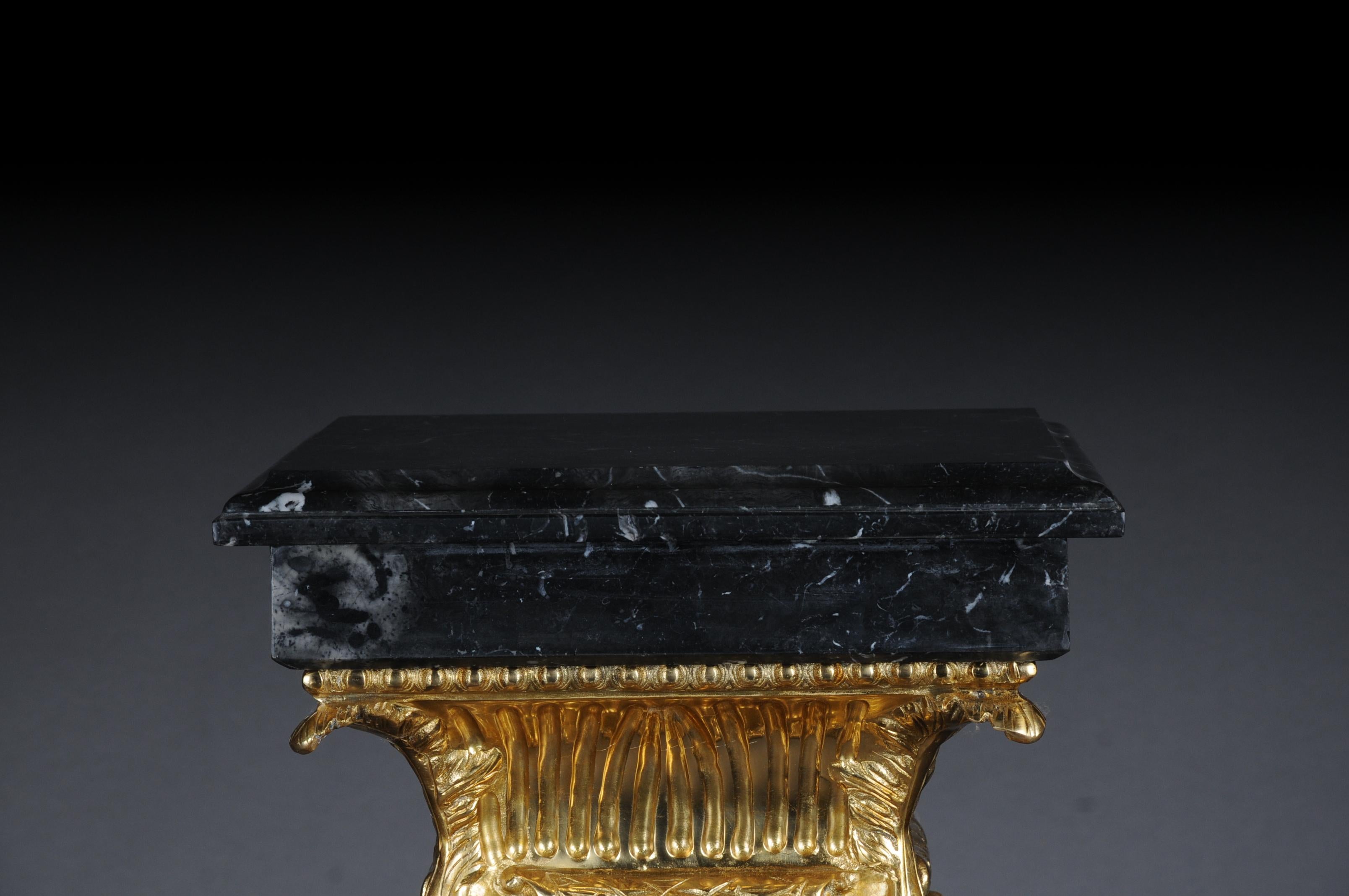 Marmorsäule des 20. Jahrhunderts mit Bronze, Napoleon III. (Messing) im Angebot