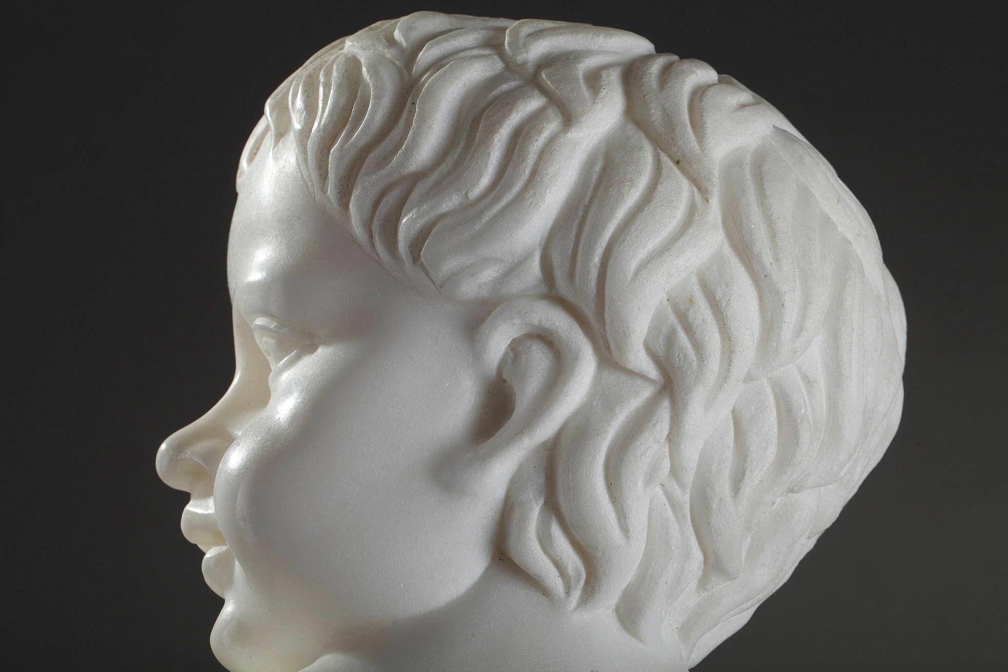 Figura in marmo del XX secolo, Putto con molle di grano in vendita 3