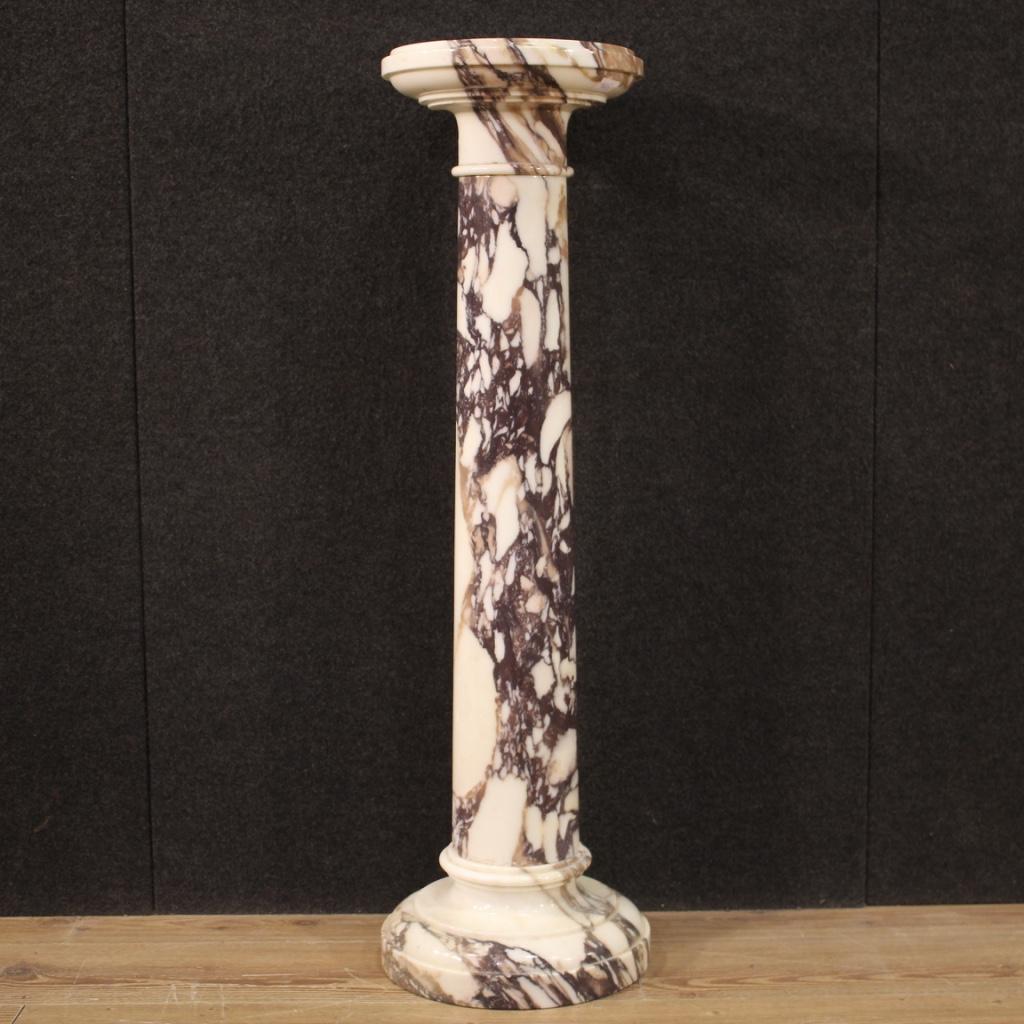 Italian column from the second half of the 20th century. Furniture in marble of excellent quality, pleasantly sculpted and composed of three separable elements (base + column + top, see photo). Considerable weight object ideal for displaying vases