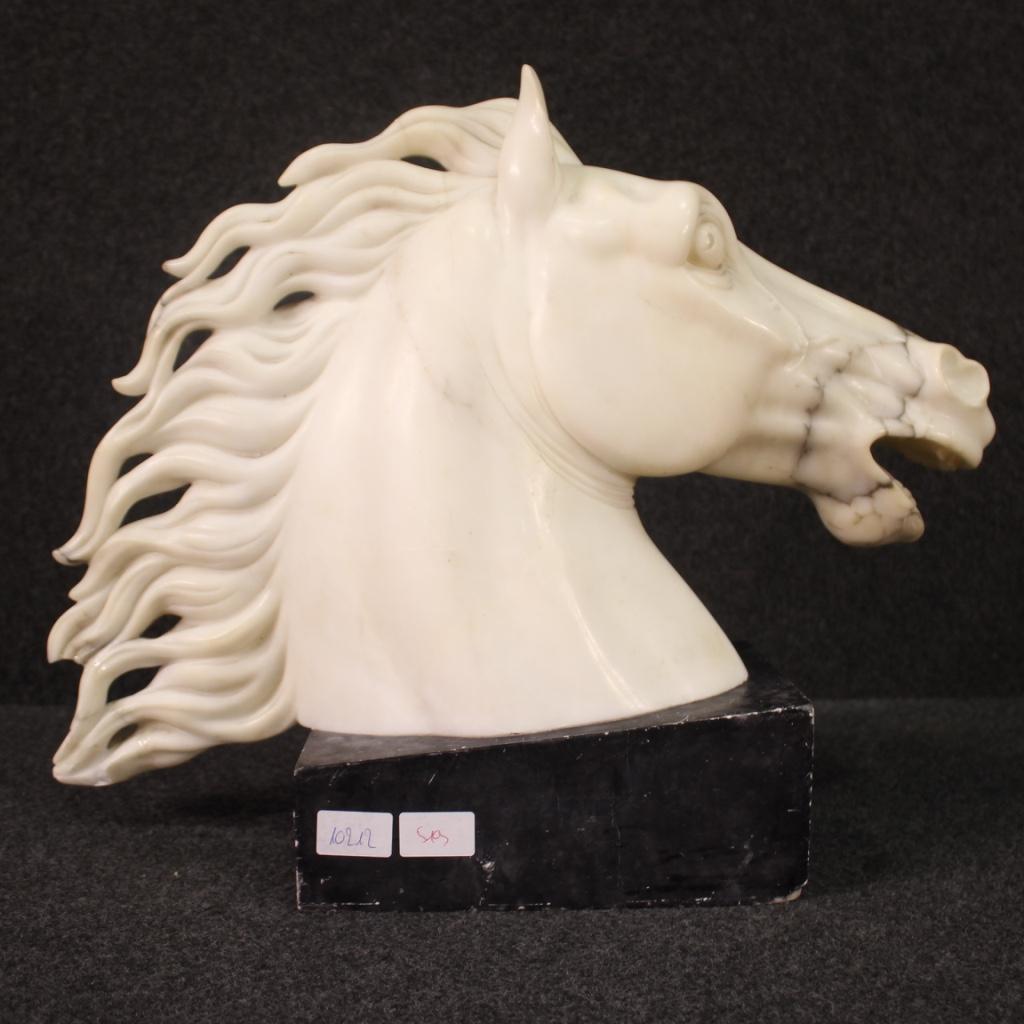 20ième siècle Sculpture italienne de tête de cheval en marbre du 20ème siècle, 1940 en vente