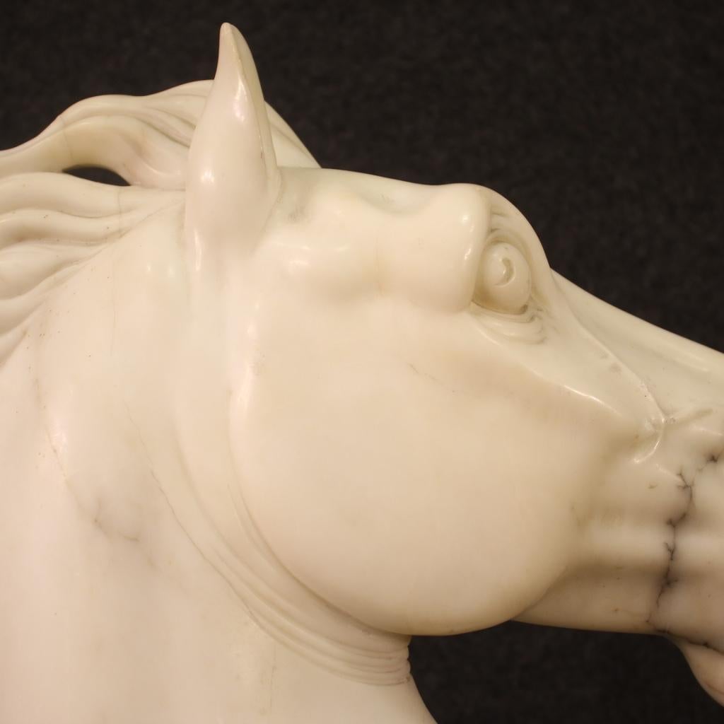 Marbre Sculpture italienne de tête de cheval en marbre du 20ème siècle, 1940 en vente