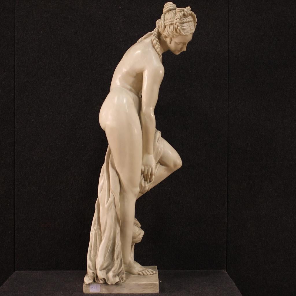 20th Century Marble Powder and Resin Italian Sculpture Venus at the Bath, 1970 5