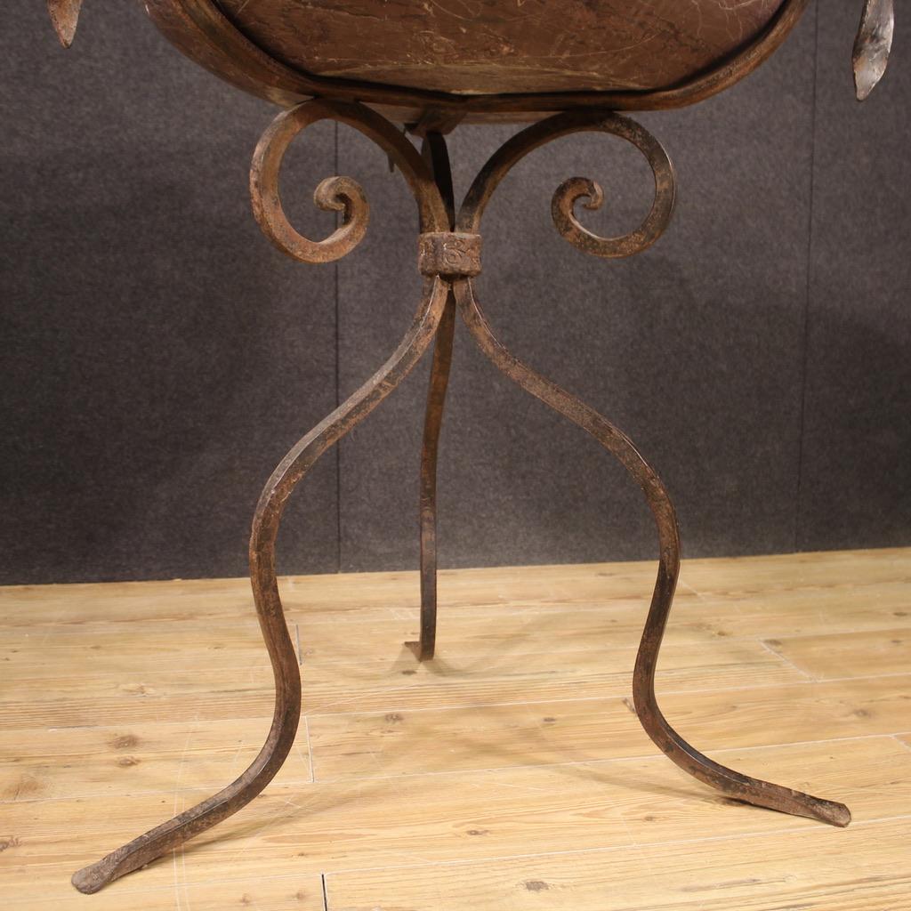 jardinière italienne en marbre et base tripode en fer du 20e siècle, années 1950 en vente 6
