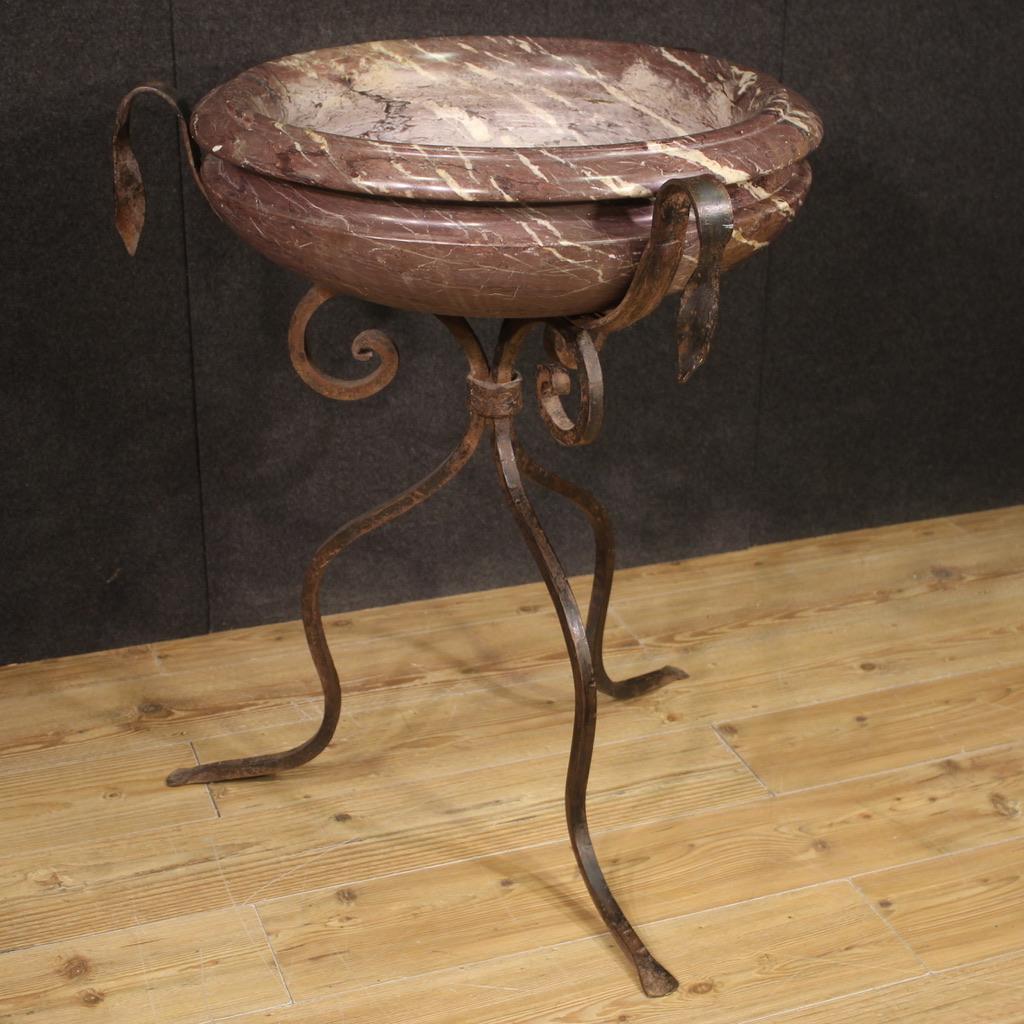 jardinière italienne en marbre et base tripode en fer du 20e siècle, années 1950 Bon état - En vente à Vicoforte, Piedmont
