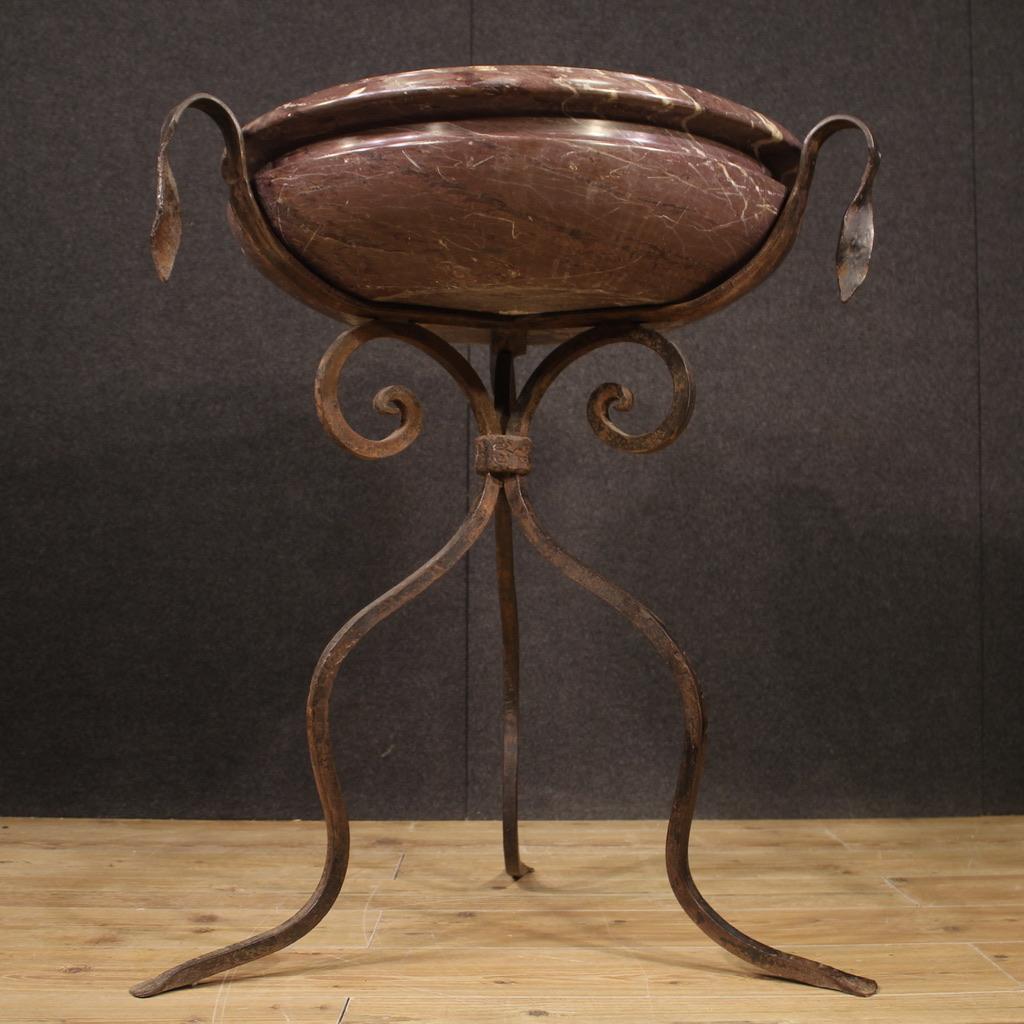 jardinière italienne en marbre et base tripode en fer du 20e siècle, années 1950 en vente 1