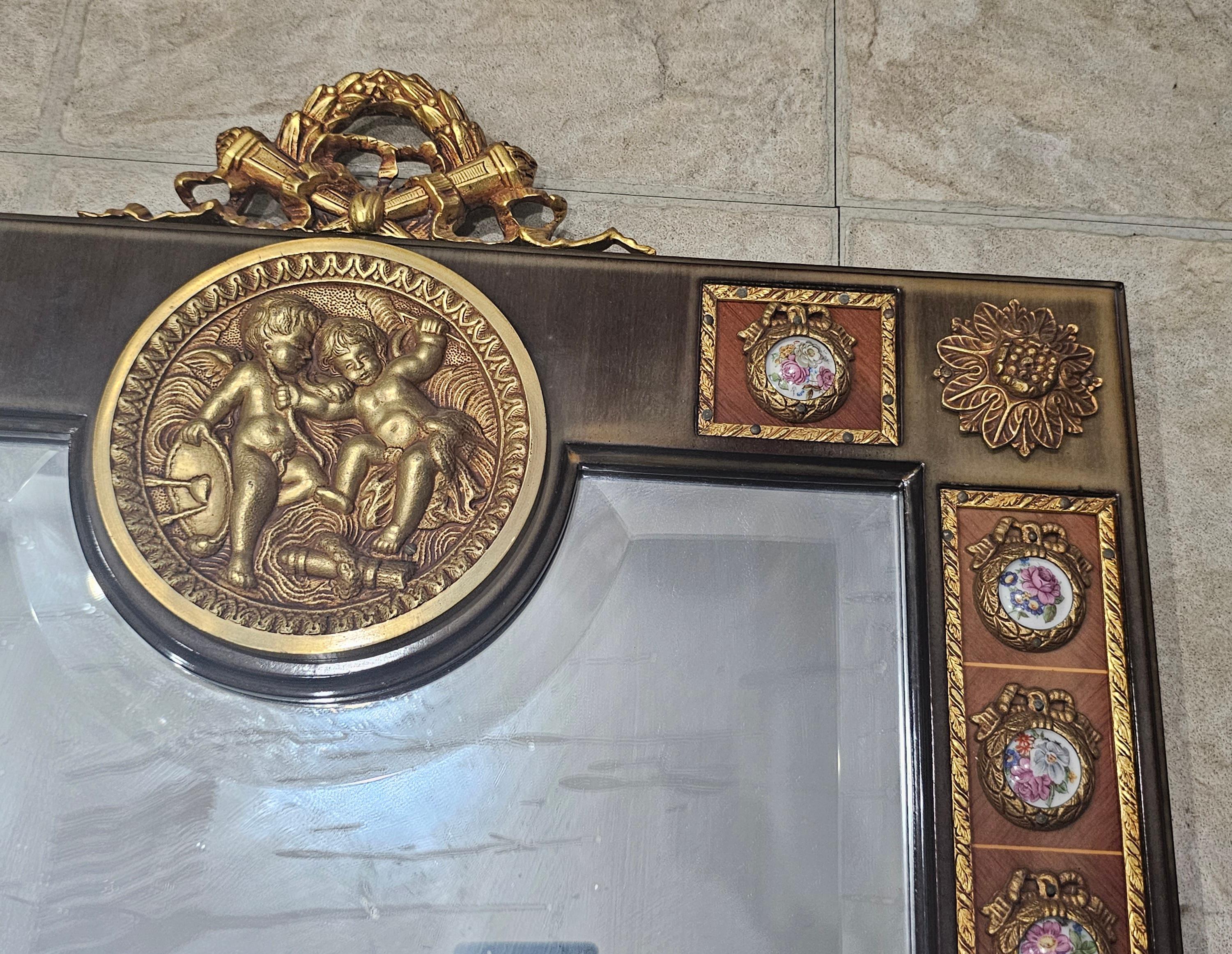 20. Jahrhundert Mariner Louis XV Marqueterie Ormolu & Porzellan Spiegel, ein Paar im Angebot 2