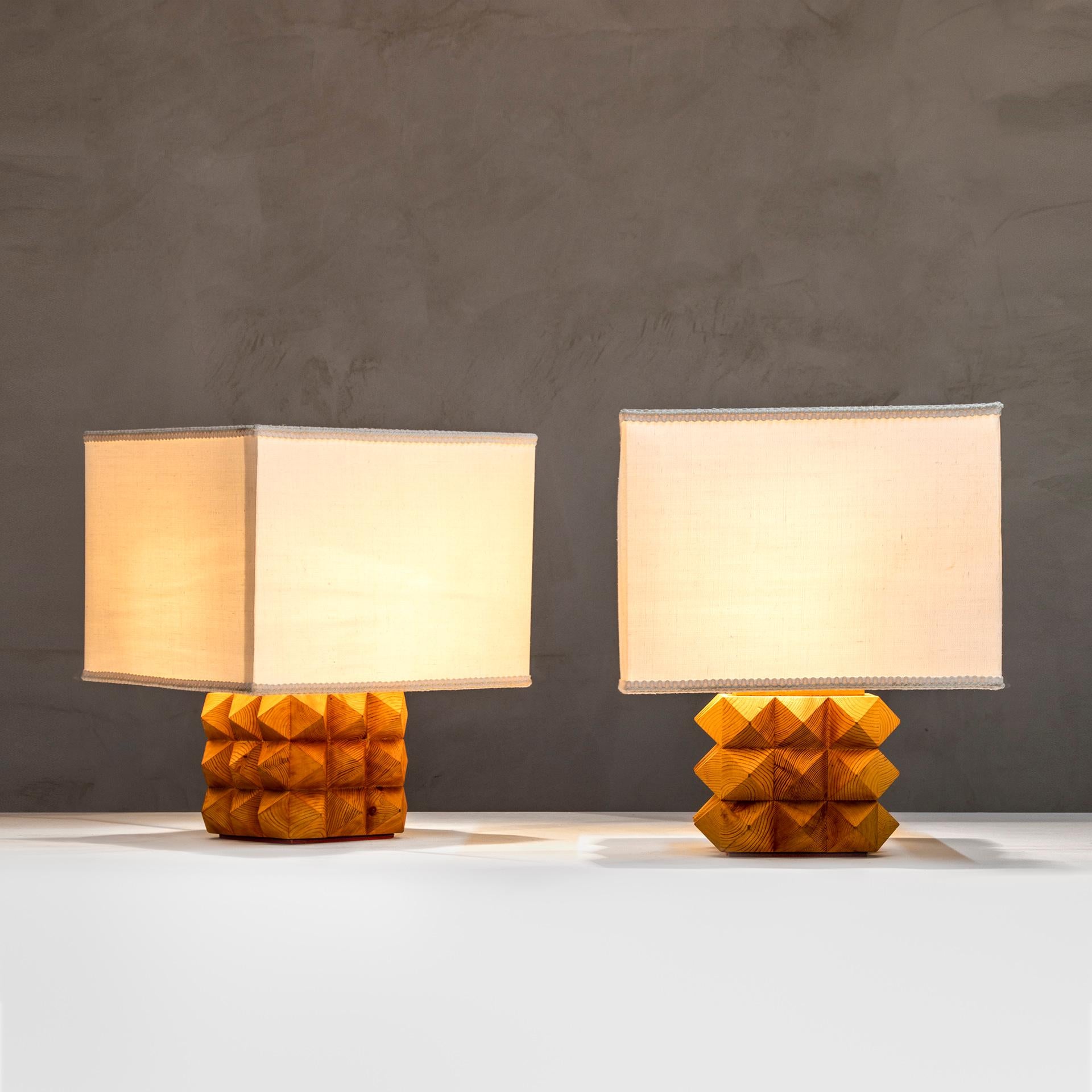 Pair of table lamps by Mario Ceroli for EAD (Edizioni Arte Design) deisgned in '80s, with base in wood and diffuser in fabric. The model is called 
