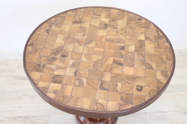 20th Century Marquetry Wood Round Side Table or Sofa Table In Good Condition For Sale In Casale Monferrato, IT