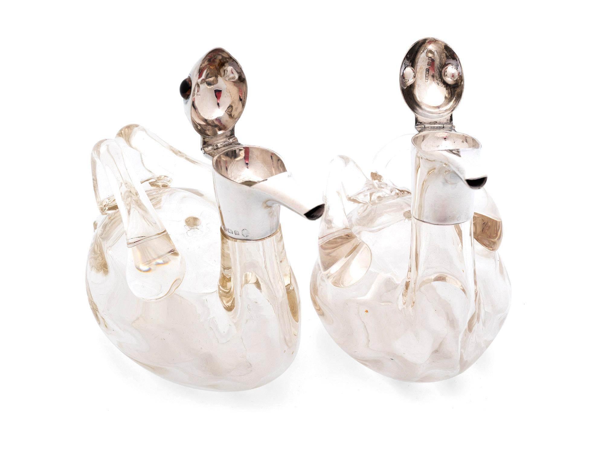 20th Century Matched Pair of Glass Duck Decanters In Good Condition For Sale In Northampton, GB