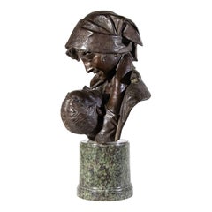 Sculpture de maternité du 20ème siècle en bronze patiné et marbre vert