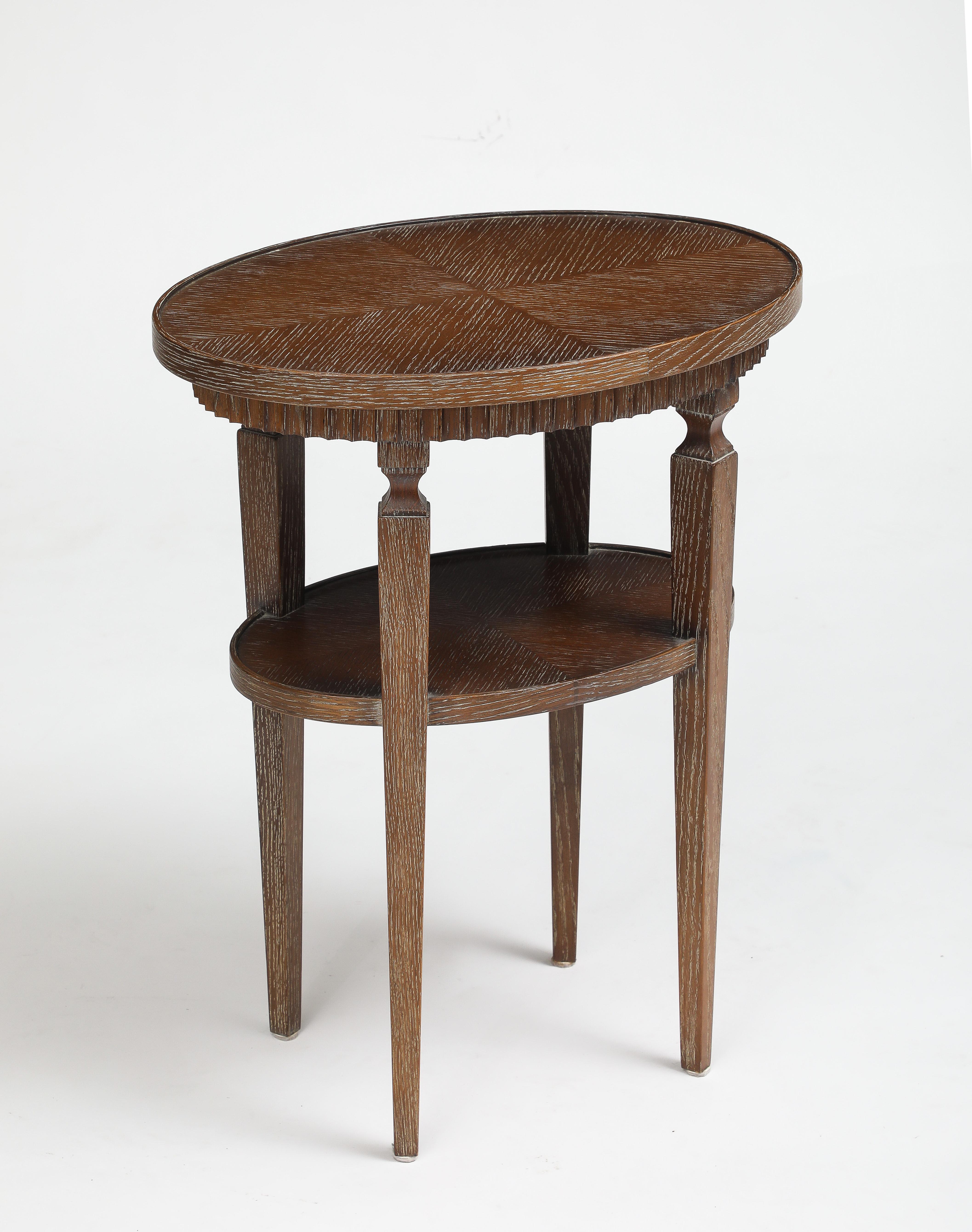Mid-Century Modern Table d'appoint ovale en chêne cérusé Mattaliano du XXe siècle en vente