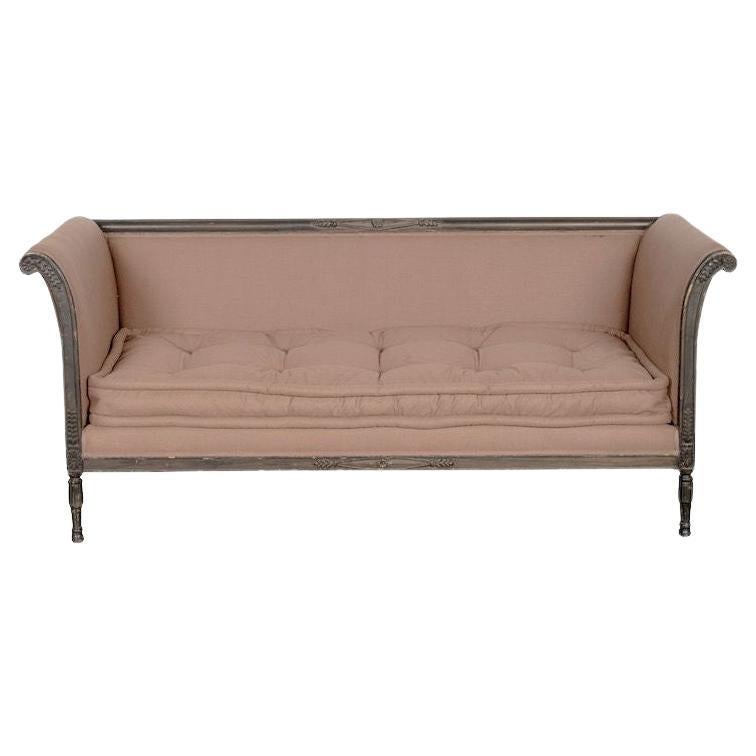Coussin du 20ème siècle avec cadre en bois foncé en vente