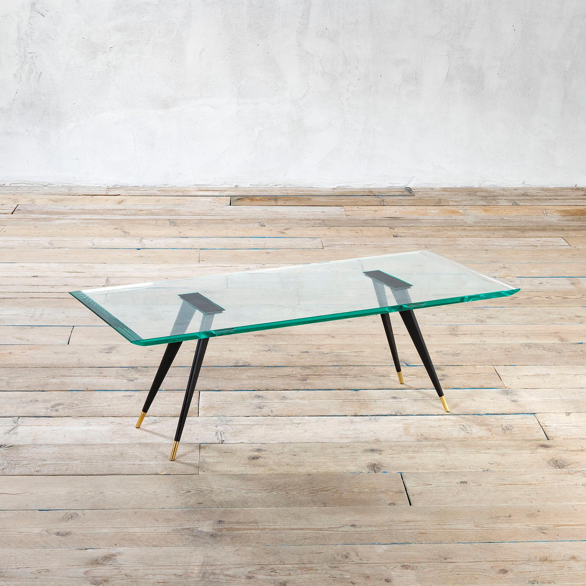 Quelques notes sur l'auteur Max Ingrand : célèbre maître verrier et décorateur français, il a été directeur artistique de FontanaArte pendant une décennie, à partir de 1954. Pendant cette période, il a créé de véritables classiques du design. Après