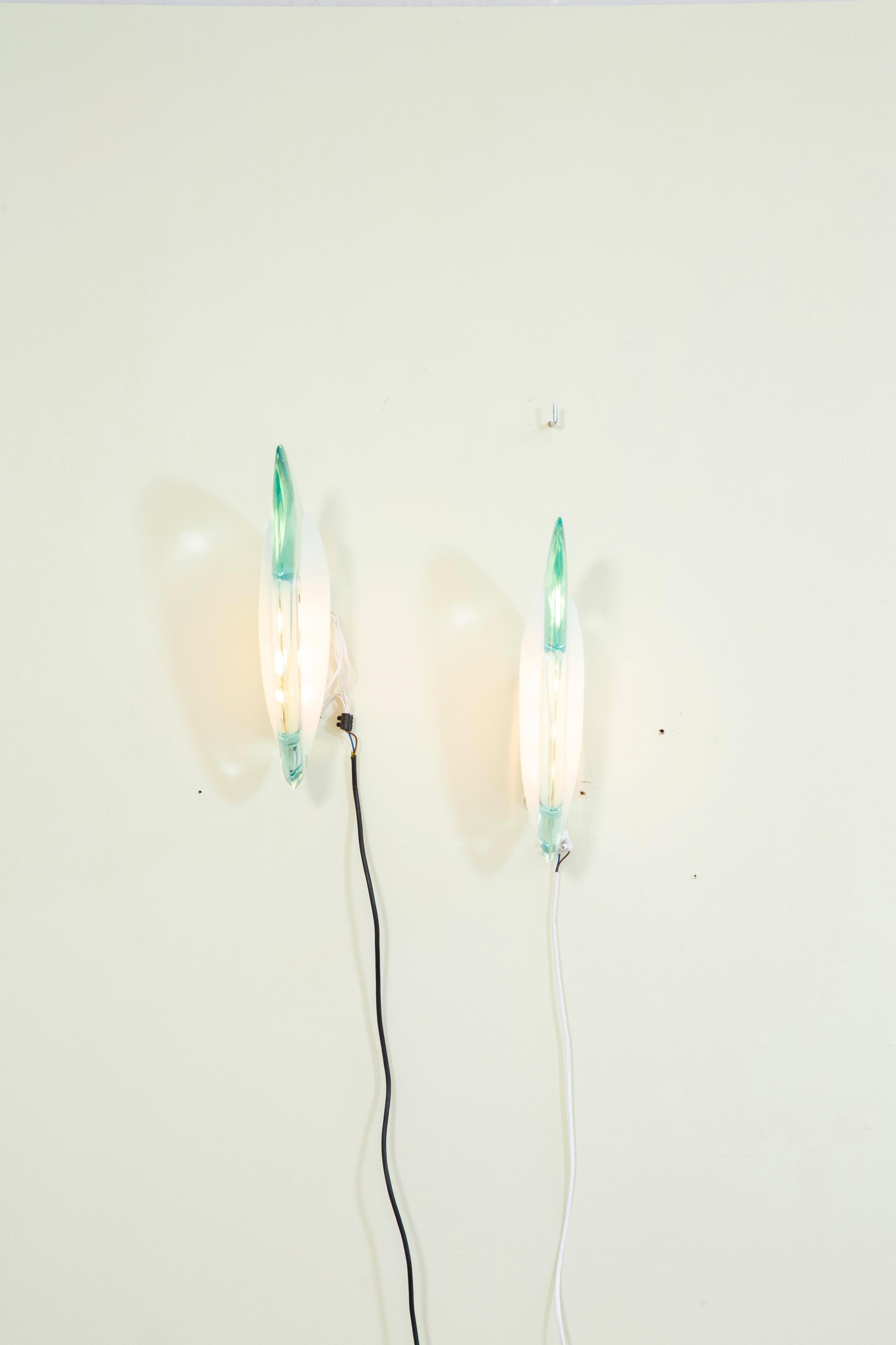 20e siècle, Max Ingrand pour Fontana Arte Paire d'appliques mod. 1552 en vente 4