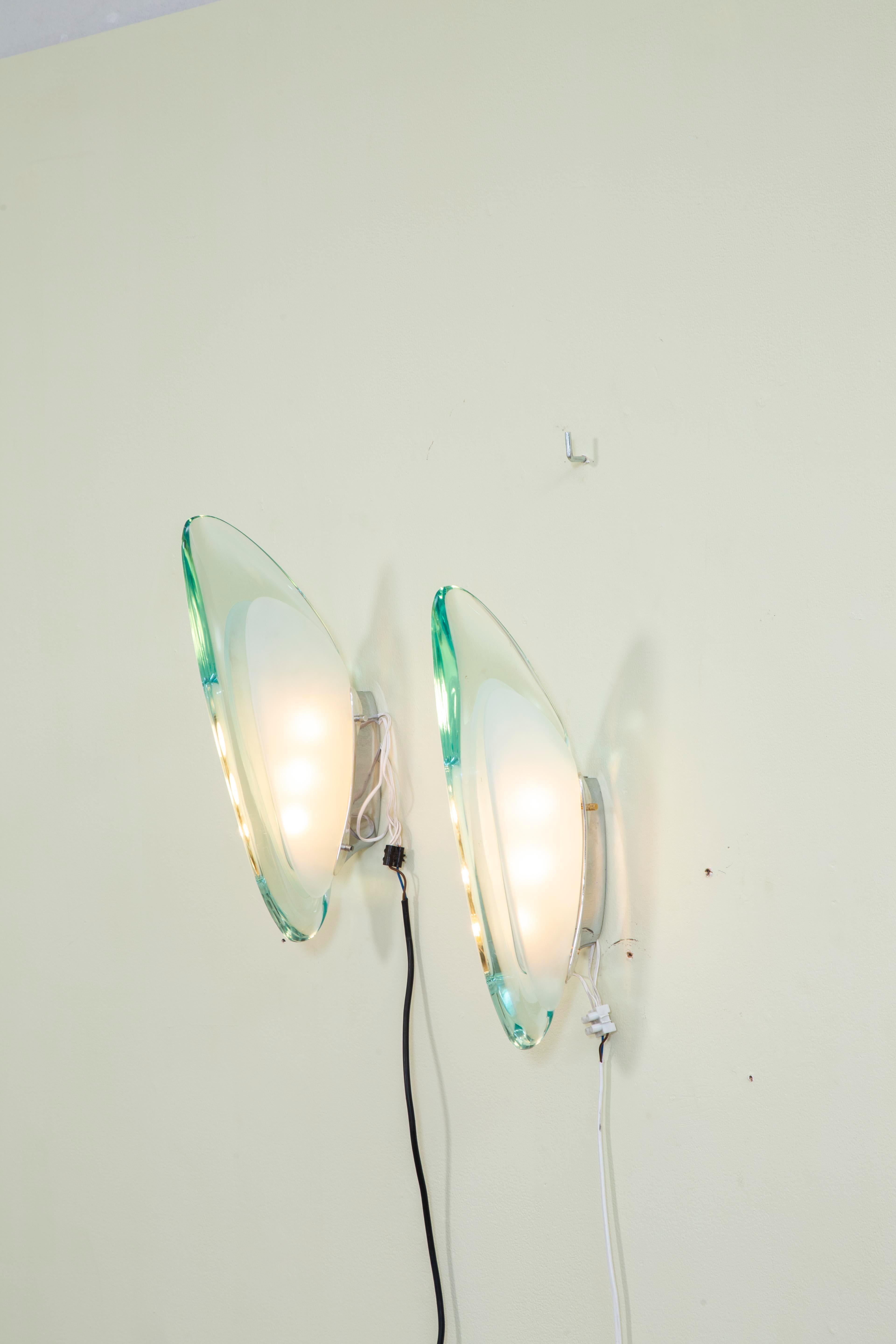 20e siècle, Max Ingrand pour Fontana Arte Paire d'appliques mod. 1552 en vente 5