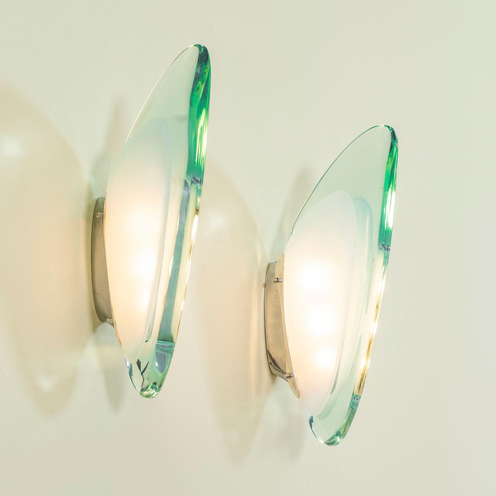 Mid-Century Modern 20e siècle, Max Ingrand pour Fontana Arte Paire d'appliques mod. 1552 en vente