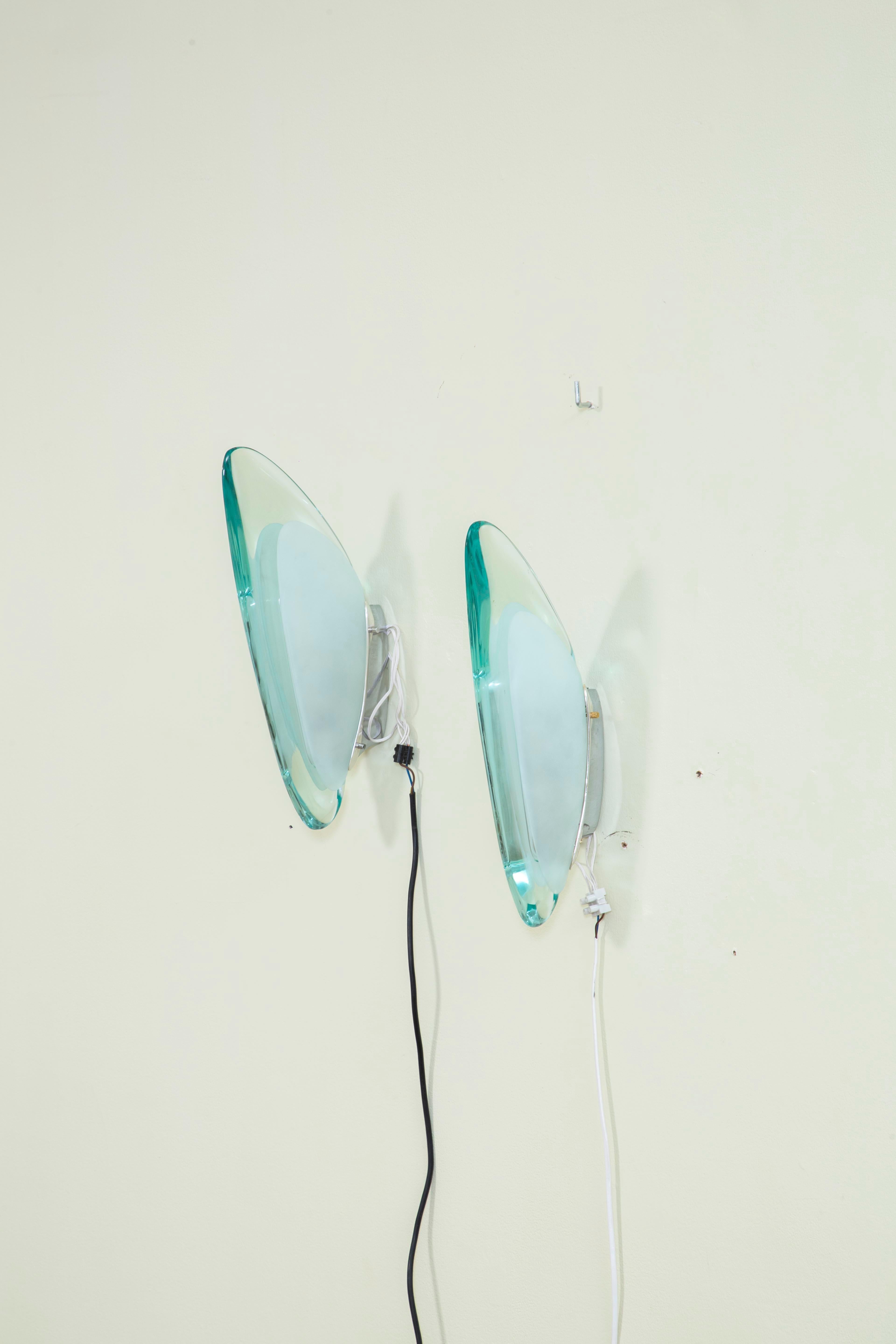 Cristal 20e siècle, Max Ingrand pour Fontana Arte Paire d'appliques mod. 1552 en vente