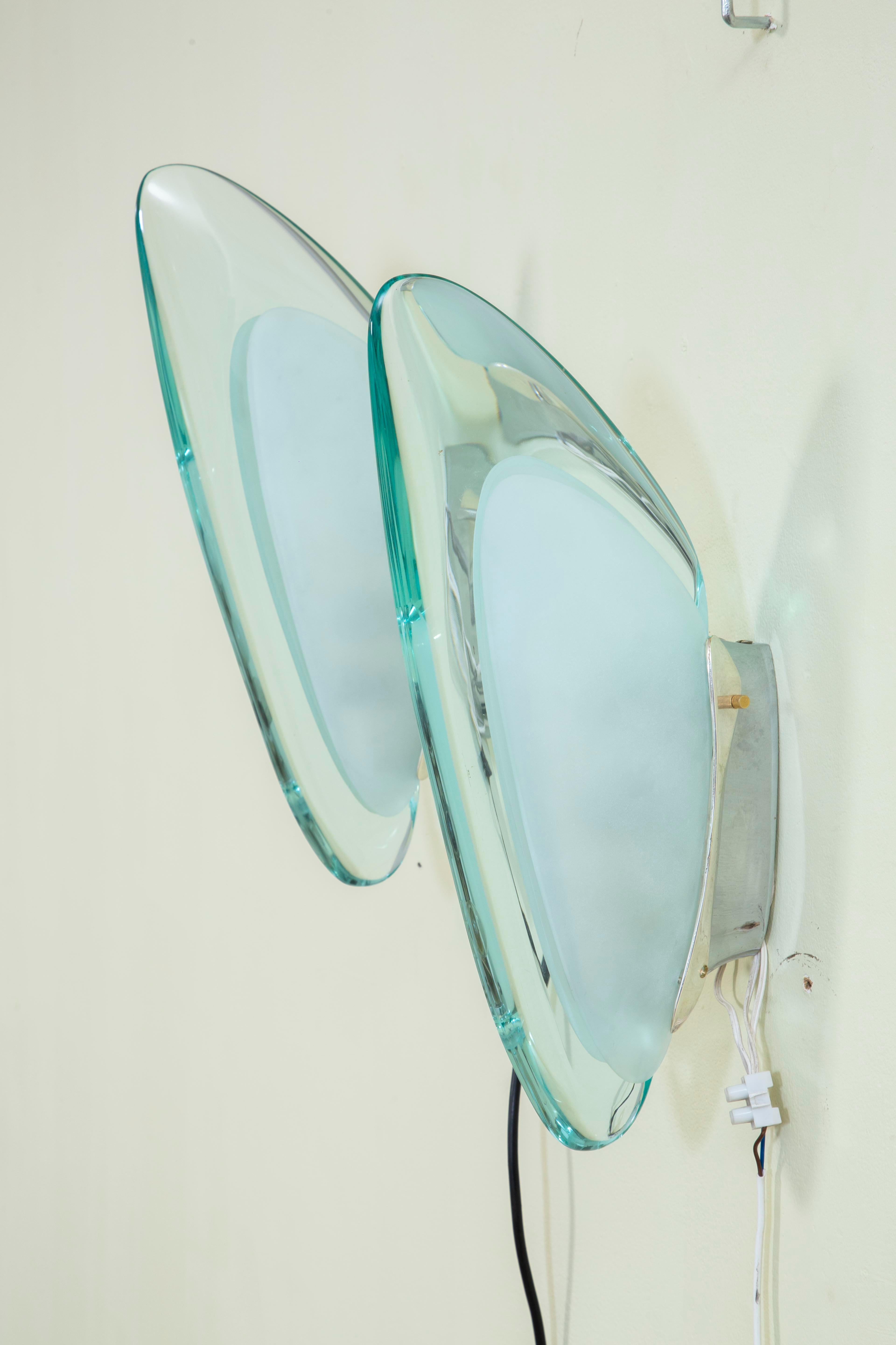 20e siècle, Max Ingrand pour Fontana Arte Paire d'appliques mod. 1552 en vente 1