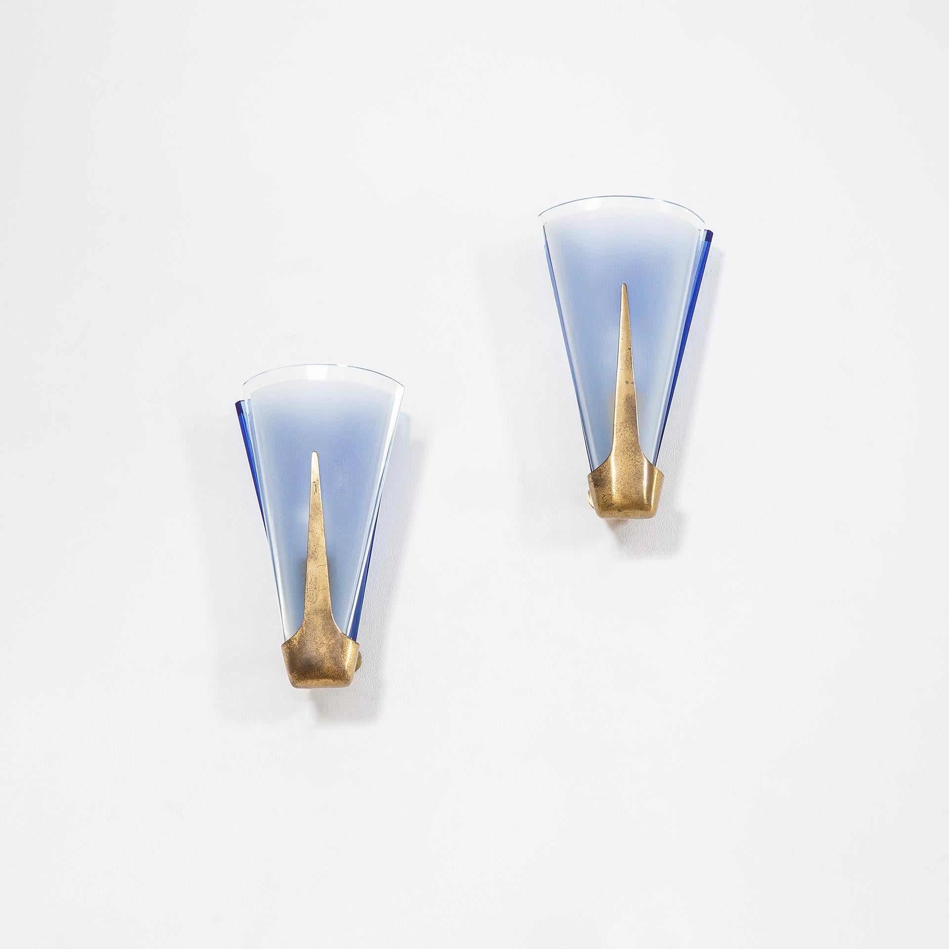 Mid-Century Modern 20th Century Max Ingrand Pair of Blue Wall Lamps in Crystal for Fontana Art, 50s For Sale