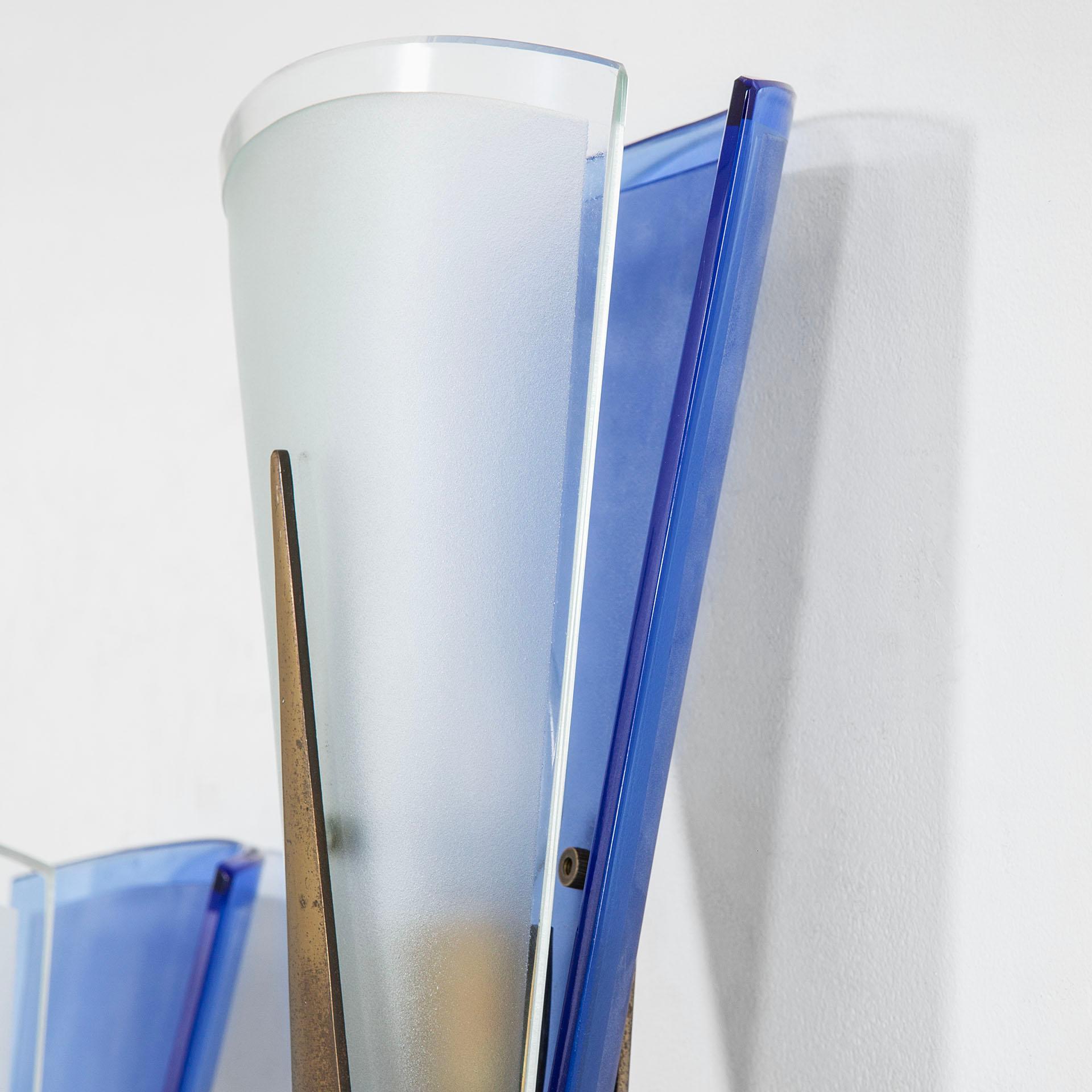 20. Jahrhundert Max Ingrand Ein Paar blaue Wandlampen aus Kristall für Fontana Art, 50er Jahre im Zustand „Gut“ im Angebot in Turin, Turin