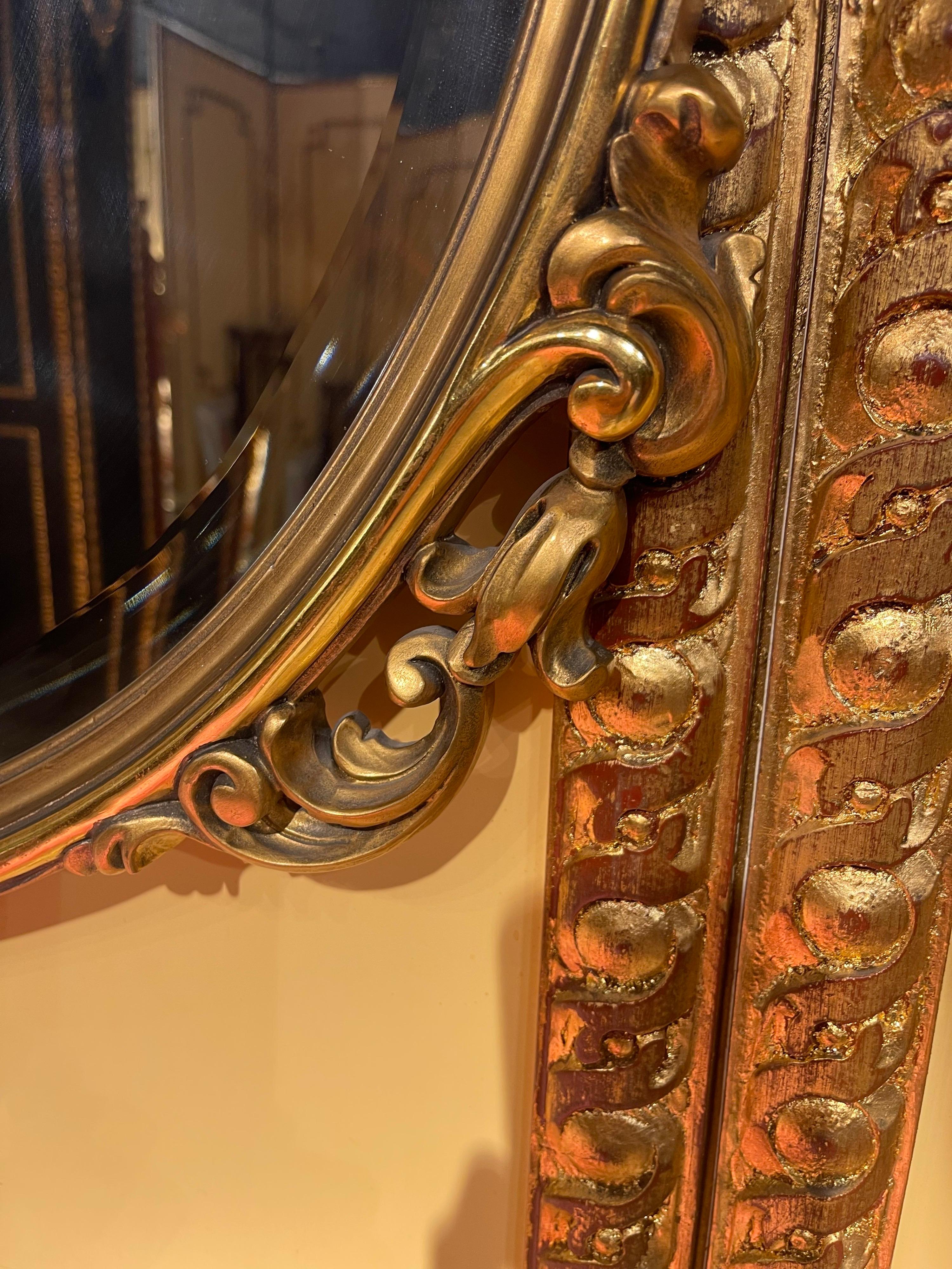 Sculpté Miroir Louis XVI en forme de médaillon du XXe siècle en vente
