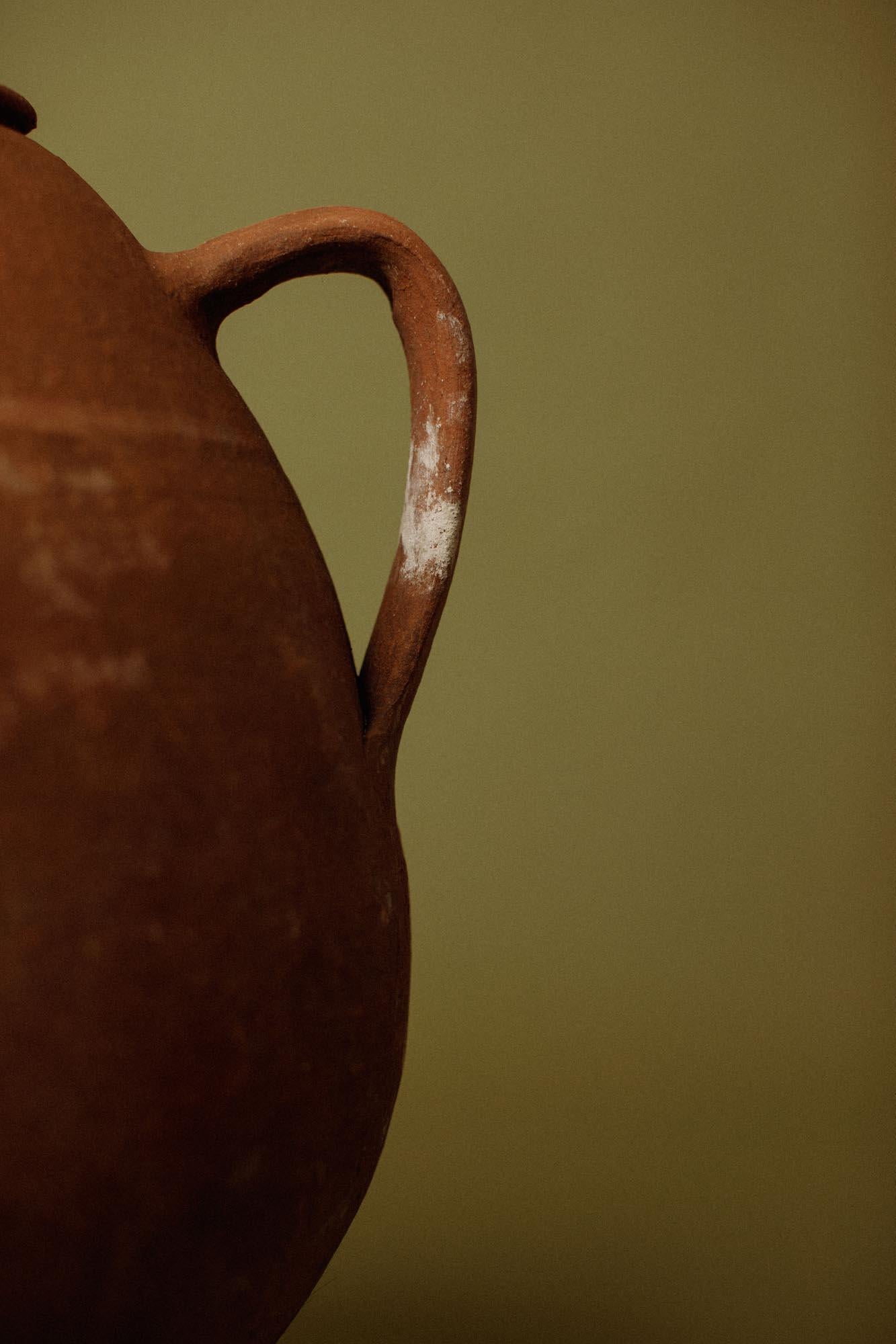 Sculpté à la main Lampe de table méditerranéenne en terre cuite du 20e siècle, fabriquée à la main en vente