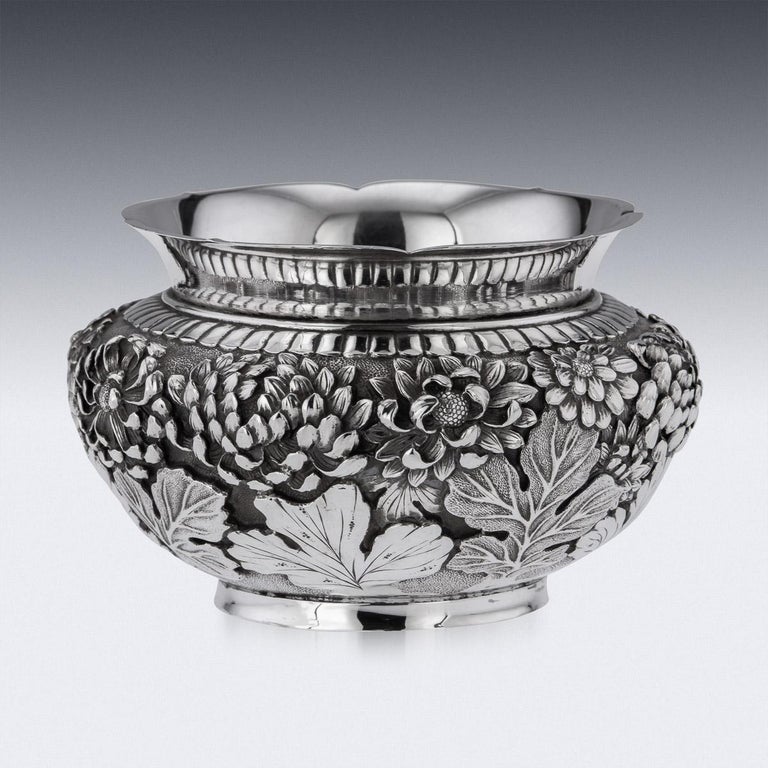 20th Century Meiji Japanese Solid Silver Iris Flower Bowl, c.1900 In Good Condition In Royal Tunbridge Wells, Kent