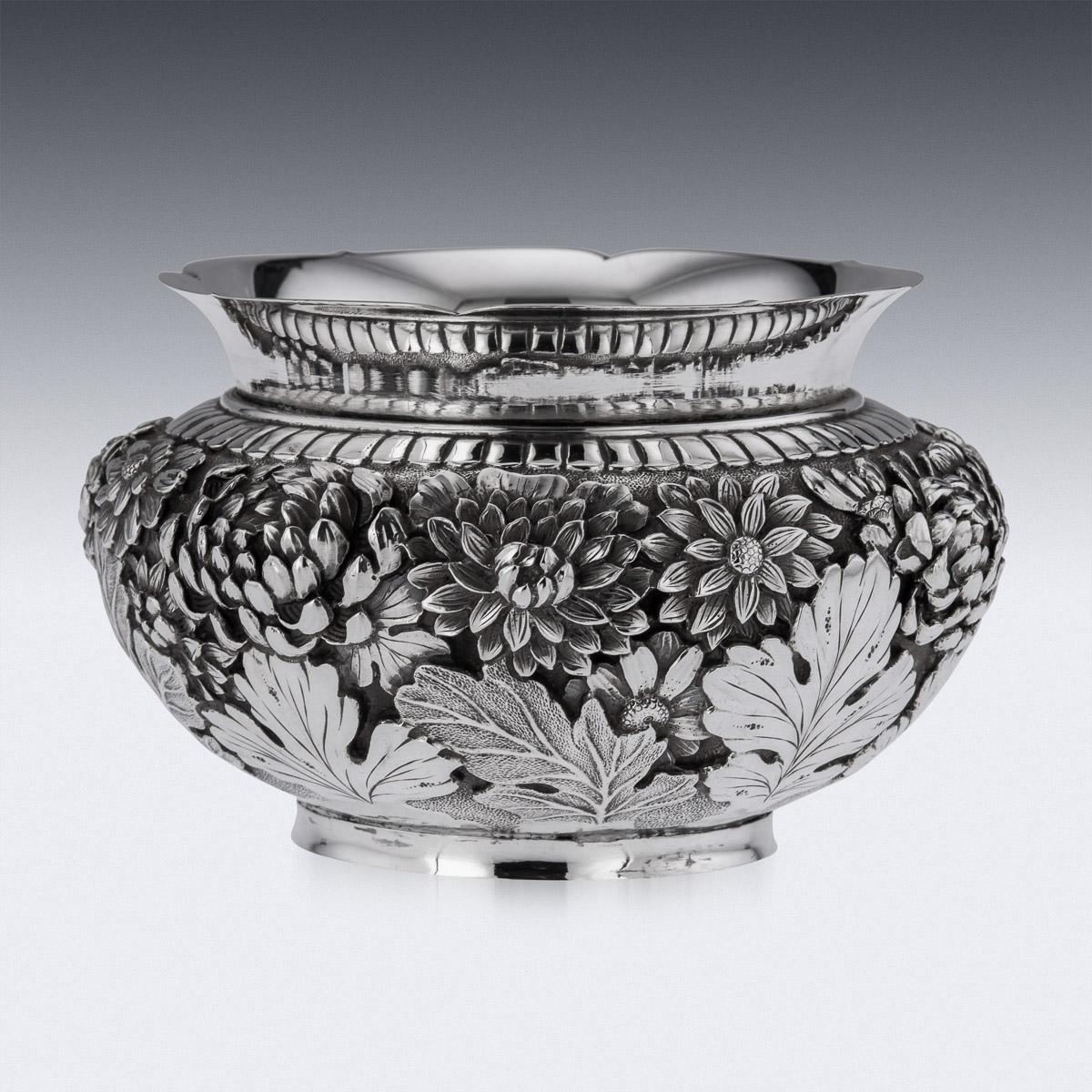 20th Century Meiji Japanese Solid Silver Iris Flower Bowl, c.1900 In Good Condition In Royal Tunbridge Wells, Kent