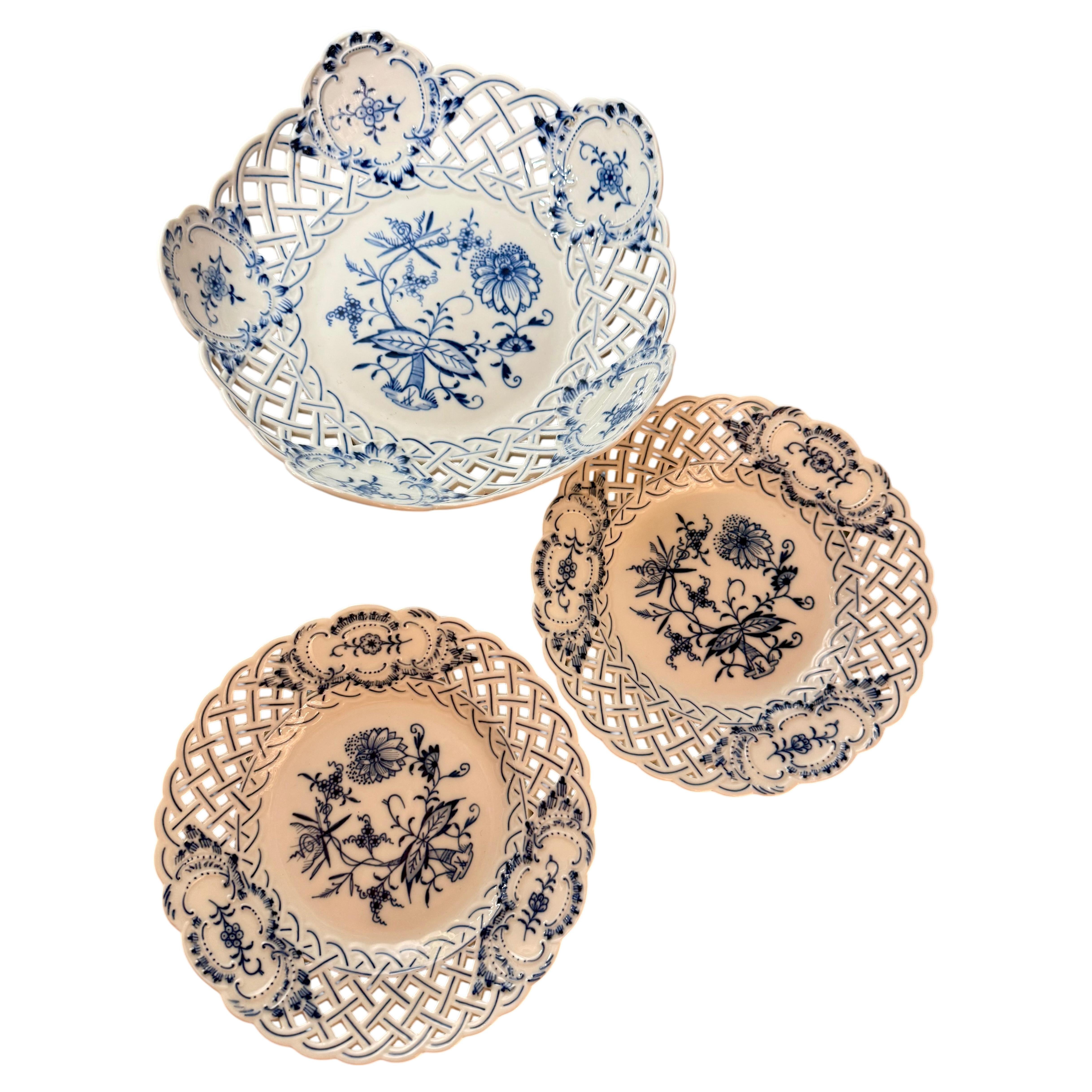 20th Century Meissen Iconic Blue Onion Set Germany First Choice