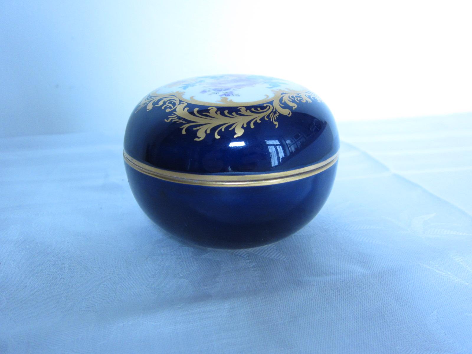 Belle boîte en porcelaine de Meissen.