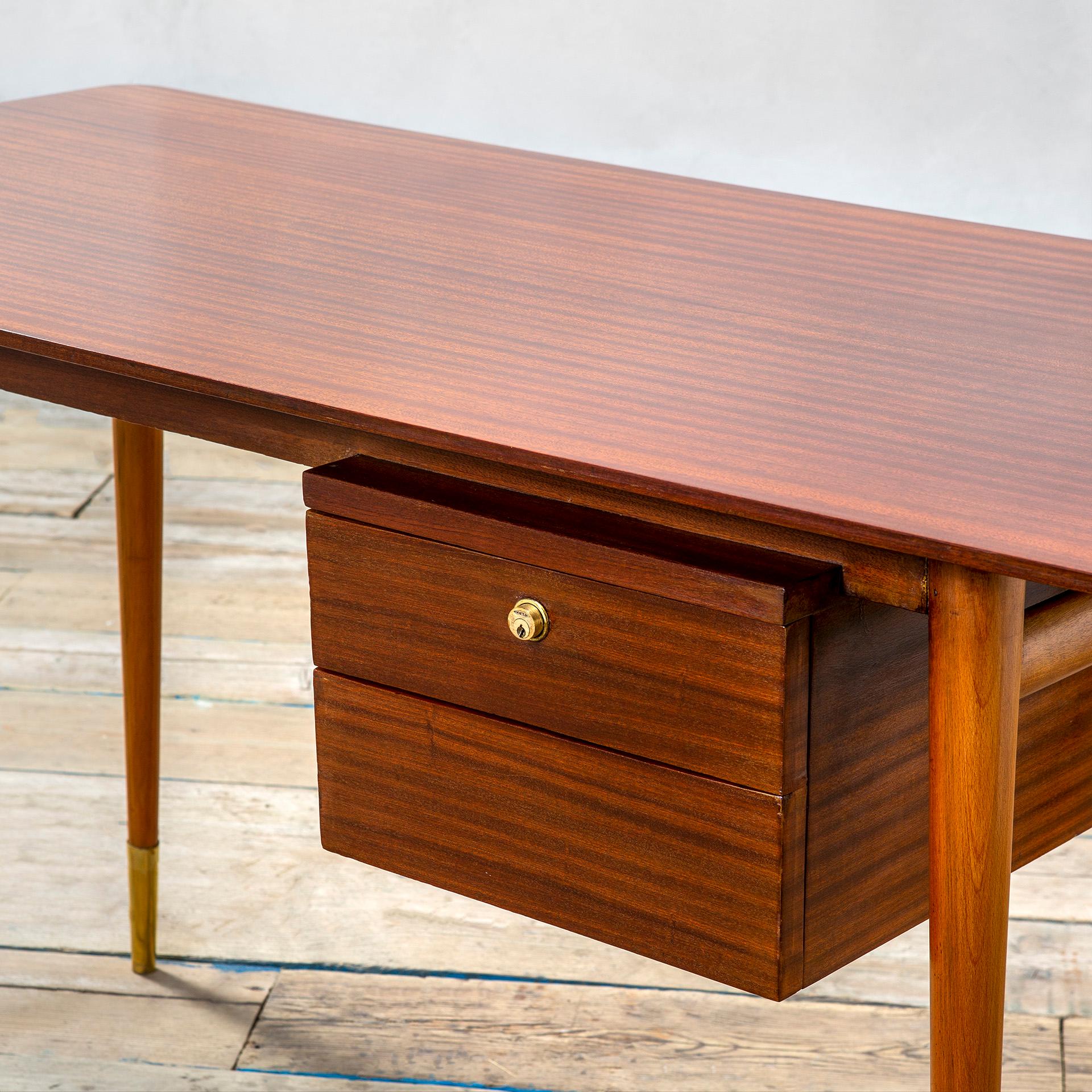 20th Century Melchiorre Bega Desk with wooden structure, drawers Brass details In Good Condition For Sale In Turin, Turin