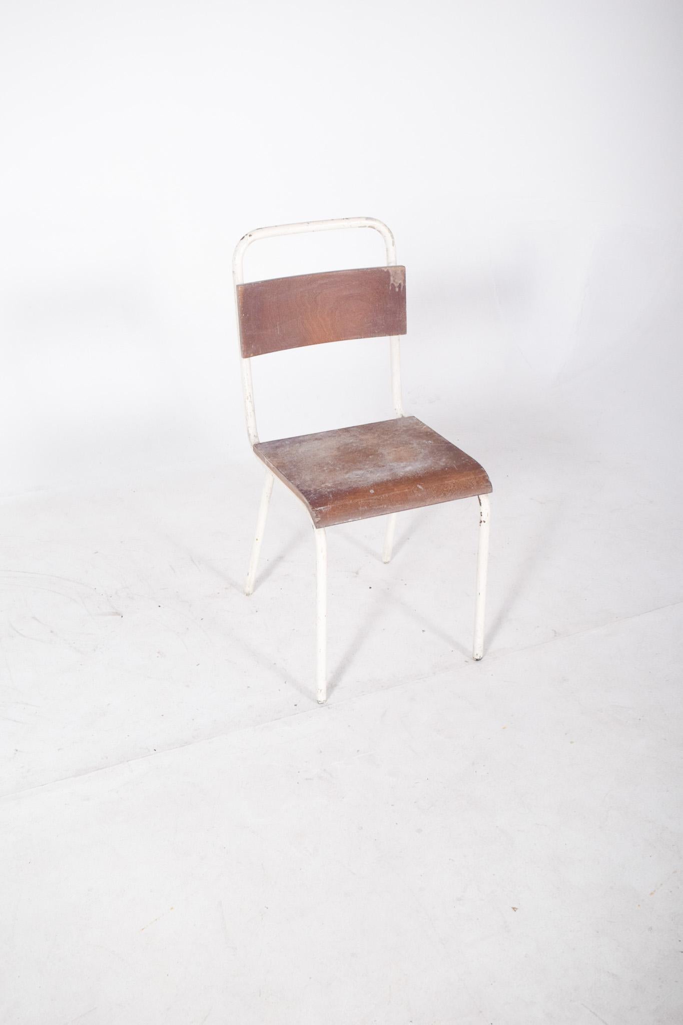 Chaise en métal du 20e siècle typique des institutions publiques Abîmé - En vente à Lisboa, Lisboa