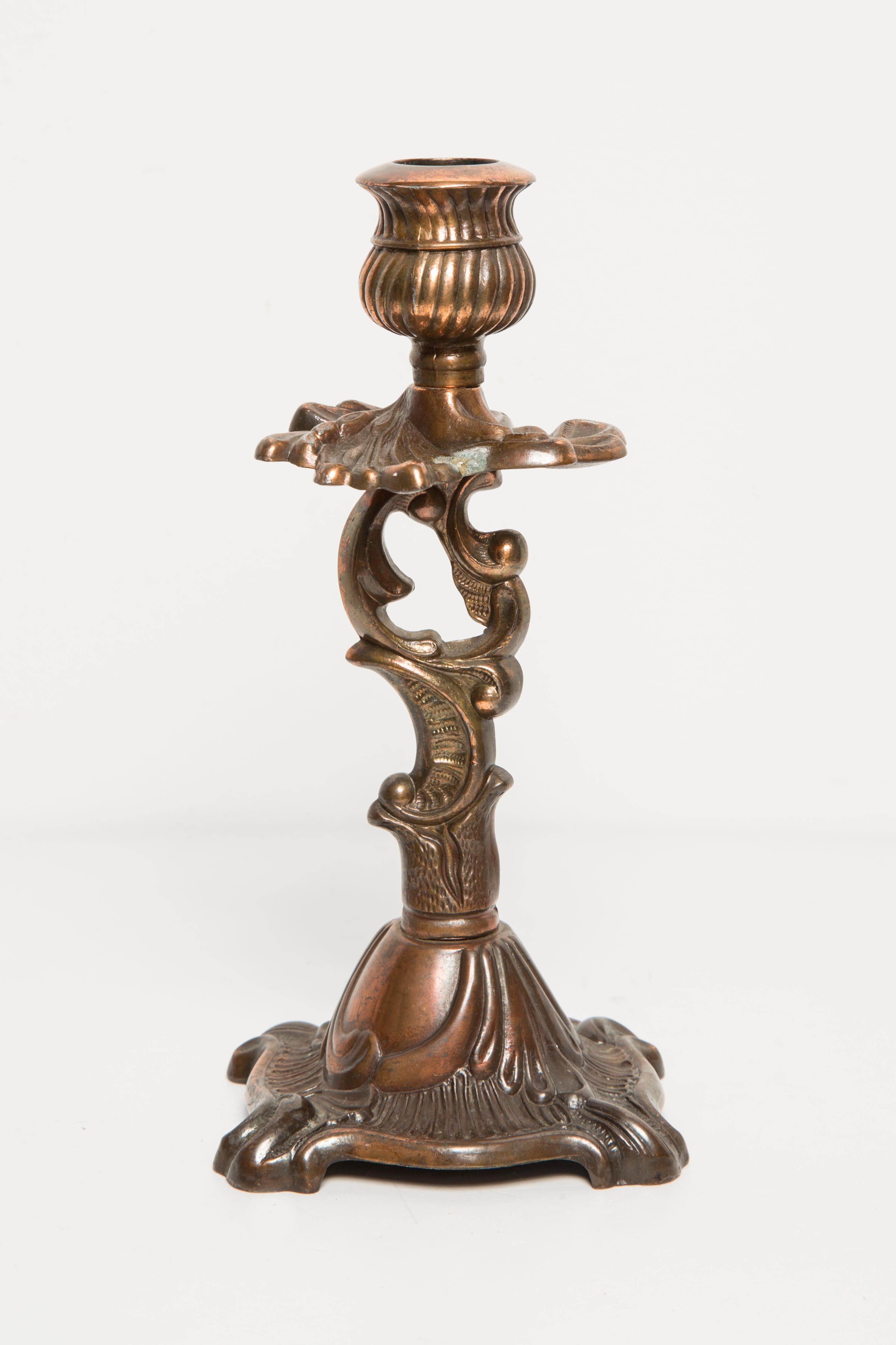 Candeleros decorativos de metal dorado del siglo XX, Italia, años 60 Moderno de mediados de siglo en venta
