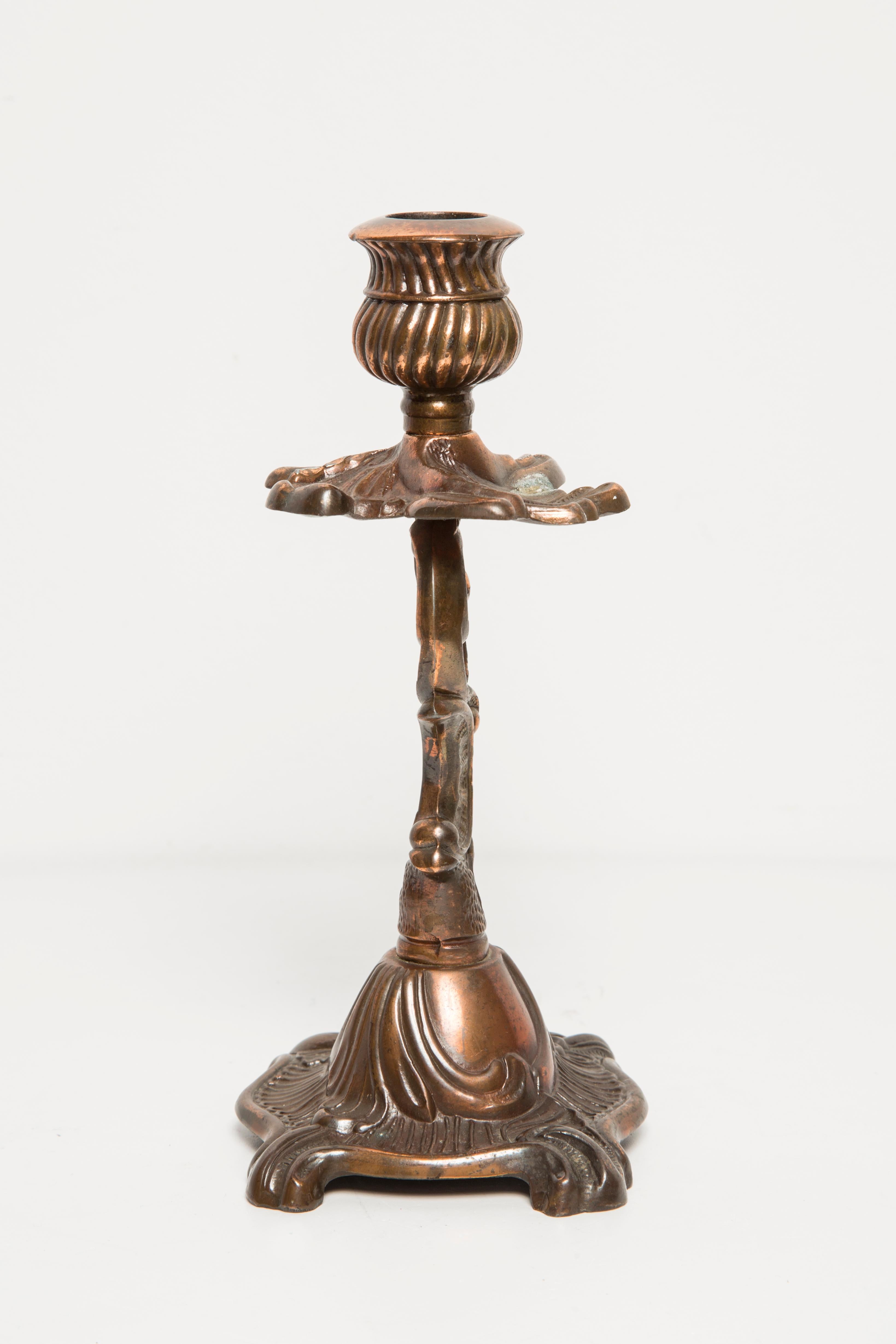Candeleros decorativos de metal dorado del siglo XX, Italia, años 60 Italiano en venta