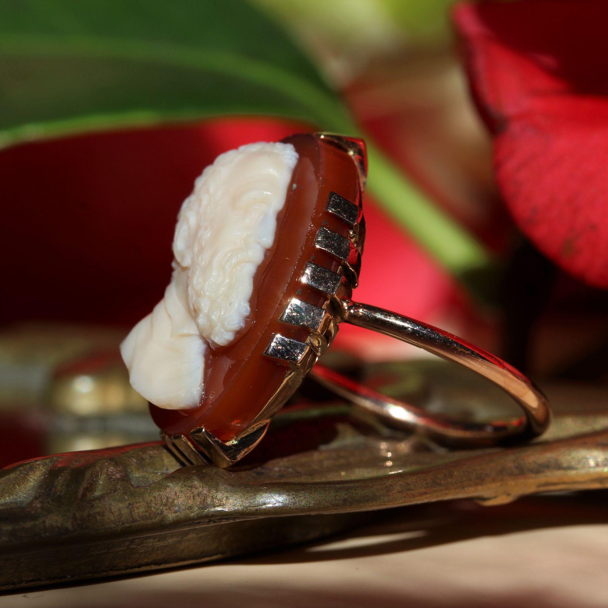 20ème siècle Michaelange Bague en or jaune 18 carats avec cornaline et camée en vente 8