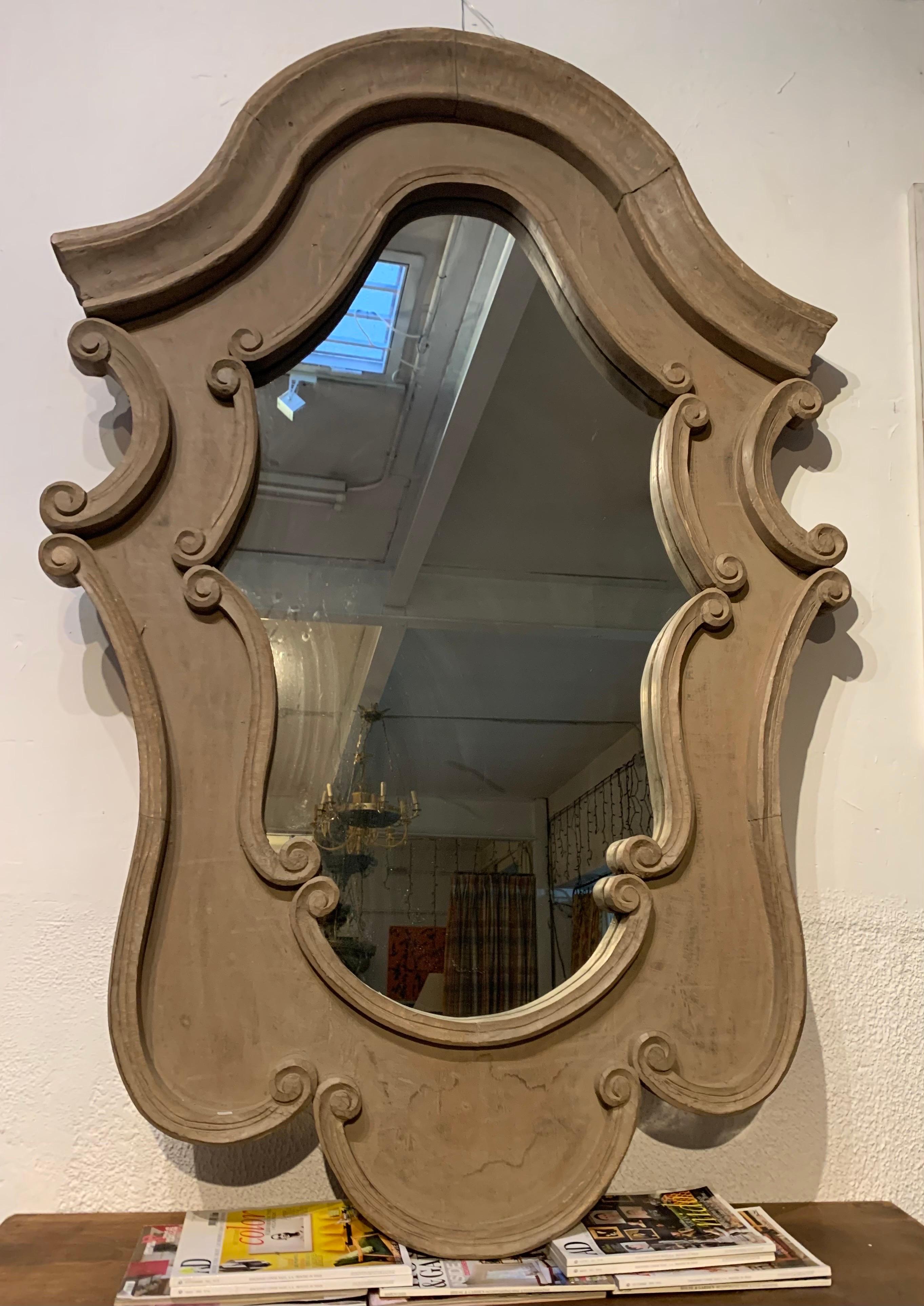 20ème siècle  Mid Century Large Hand Painted Carved Wood Mirror (Miroir en bois sculpté peint à la main) en vente 11